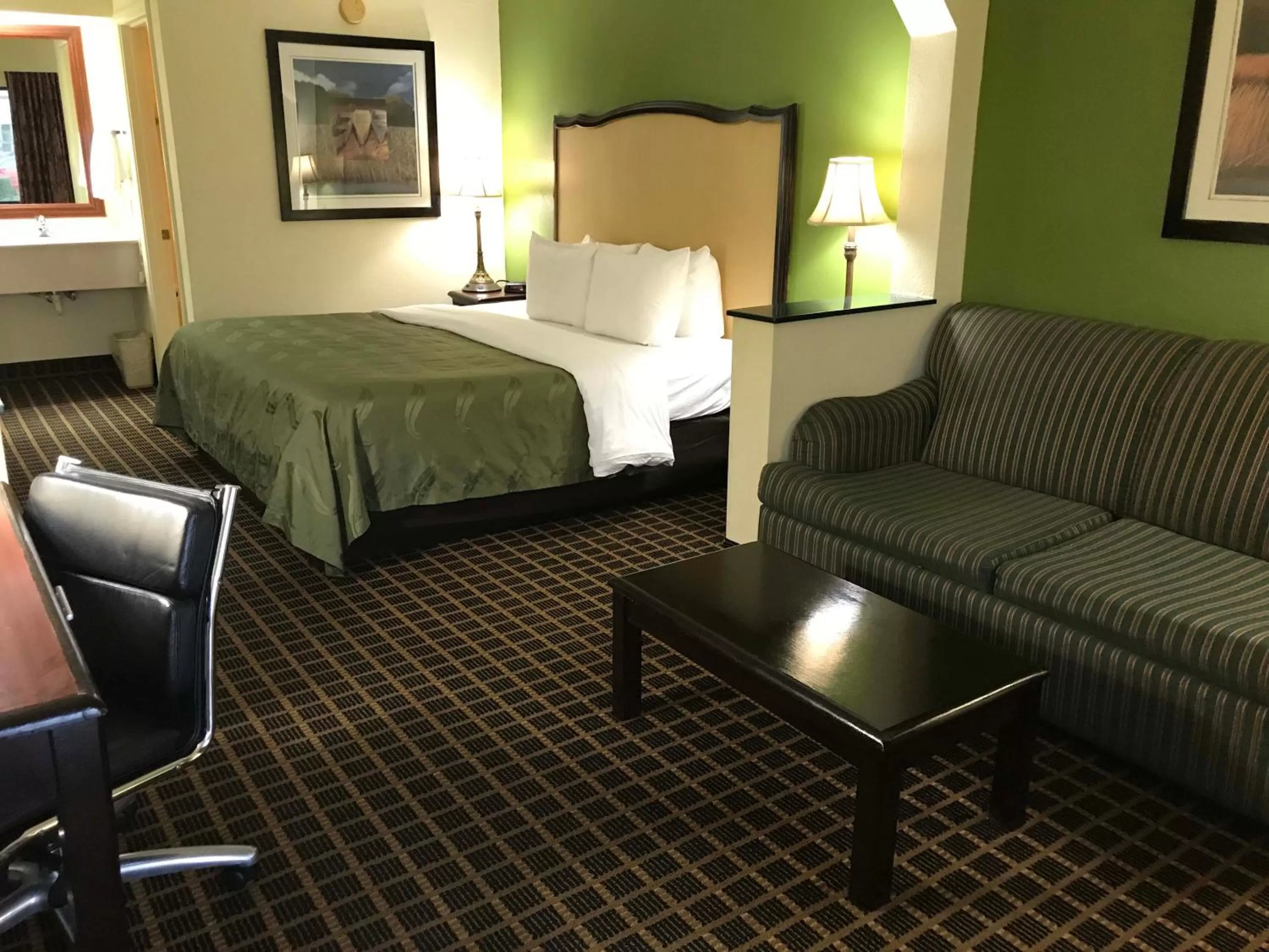 King Room - Non-Smoking in Quality Inn Byron - Warner Robins