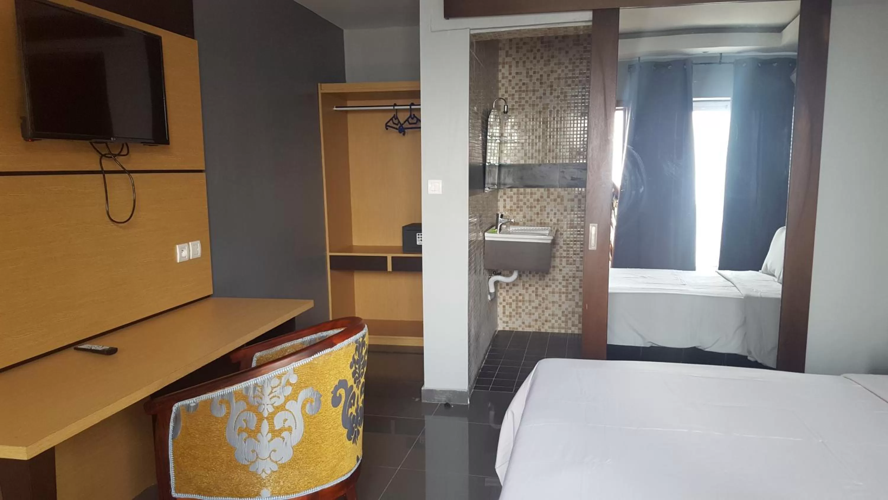 Photo of the whole room, Bed in Fini Hotel Bobende