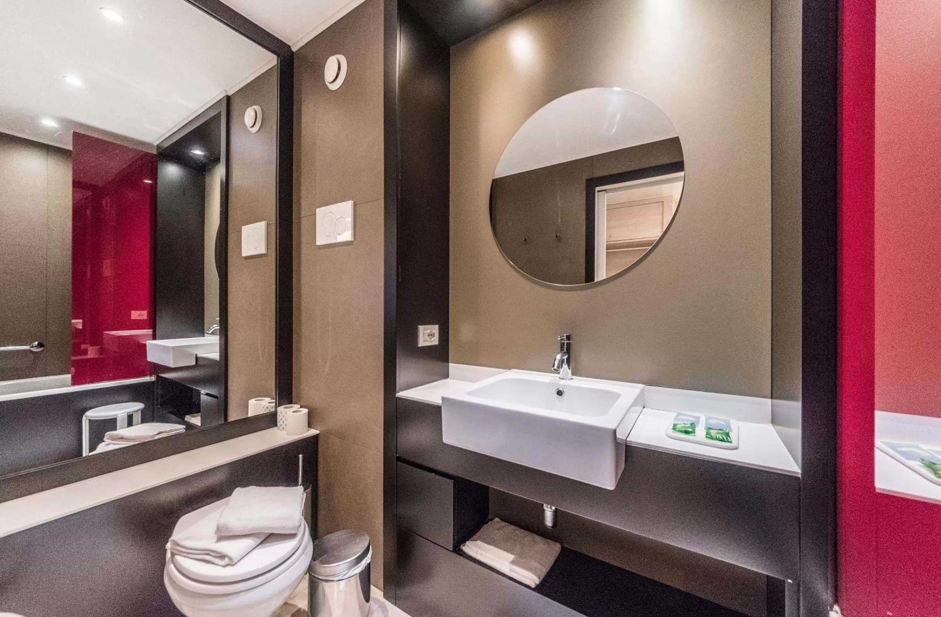 Toilet in Antony Hotel - Venice Airport