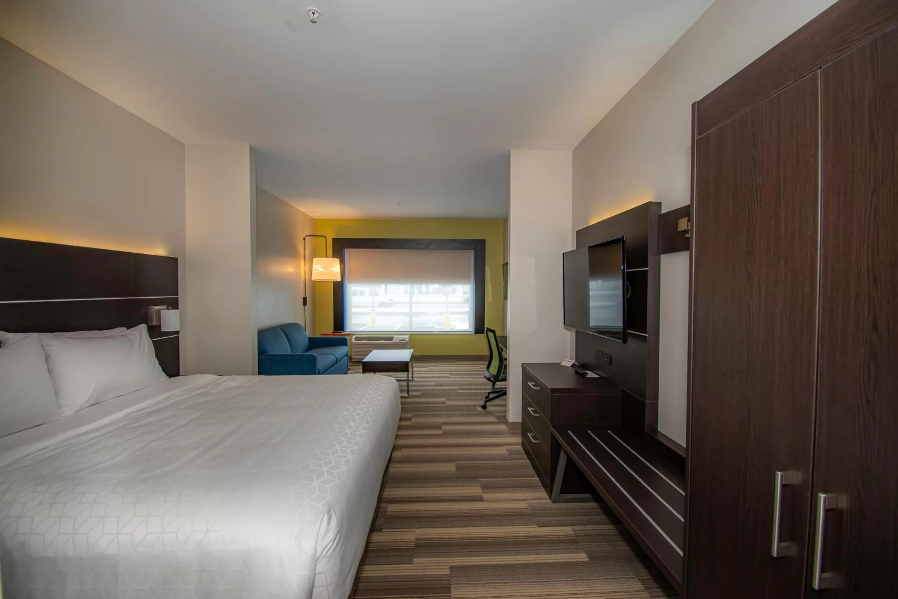 Photo of the whole room, Bed in Holiday Inn Express & Suites Tonawanda - Buffalo Area by IHG