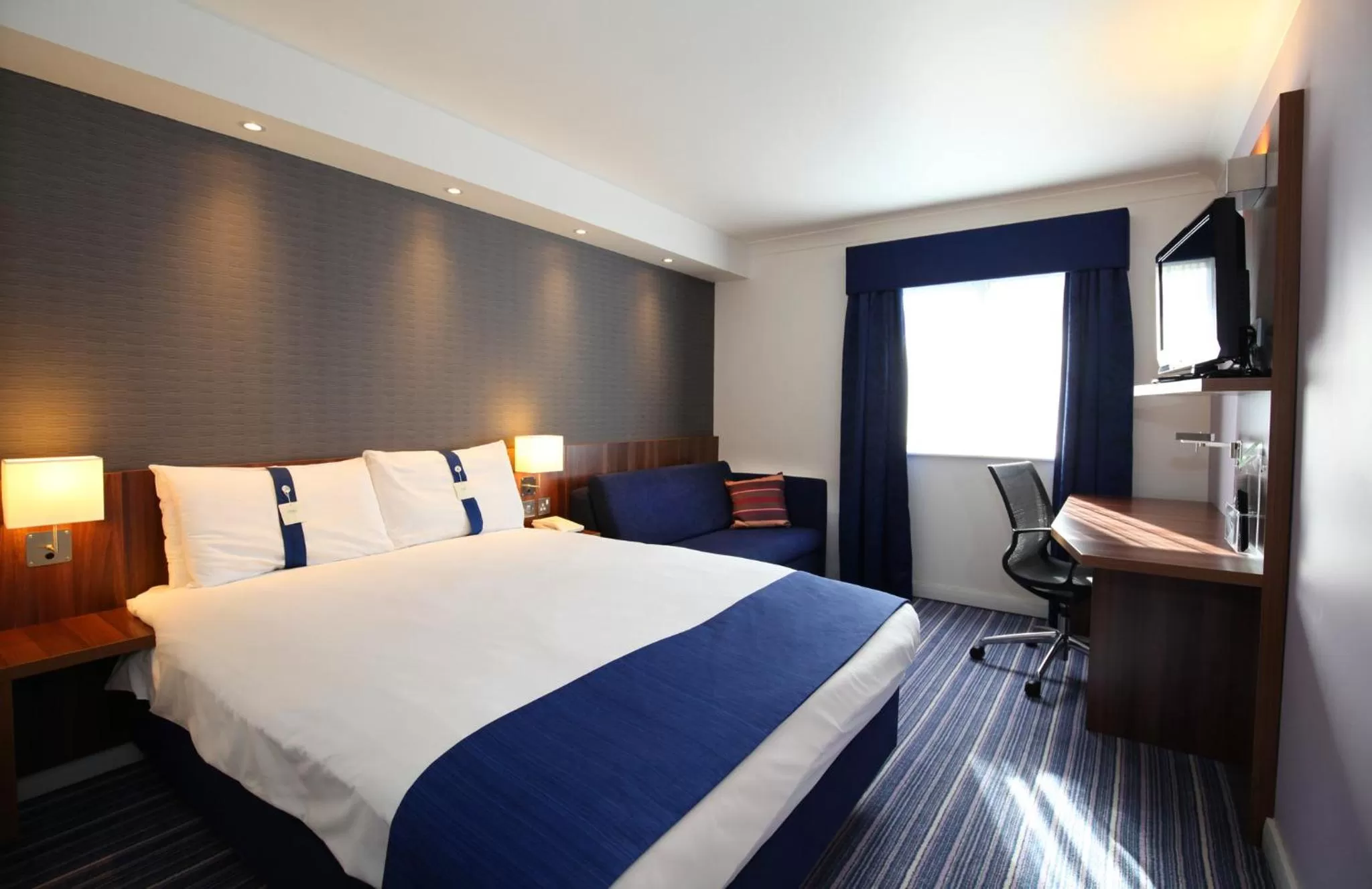 Photo of the whole room, Bed in Holiday Inn Express York by IHG