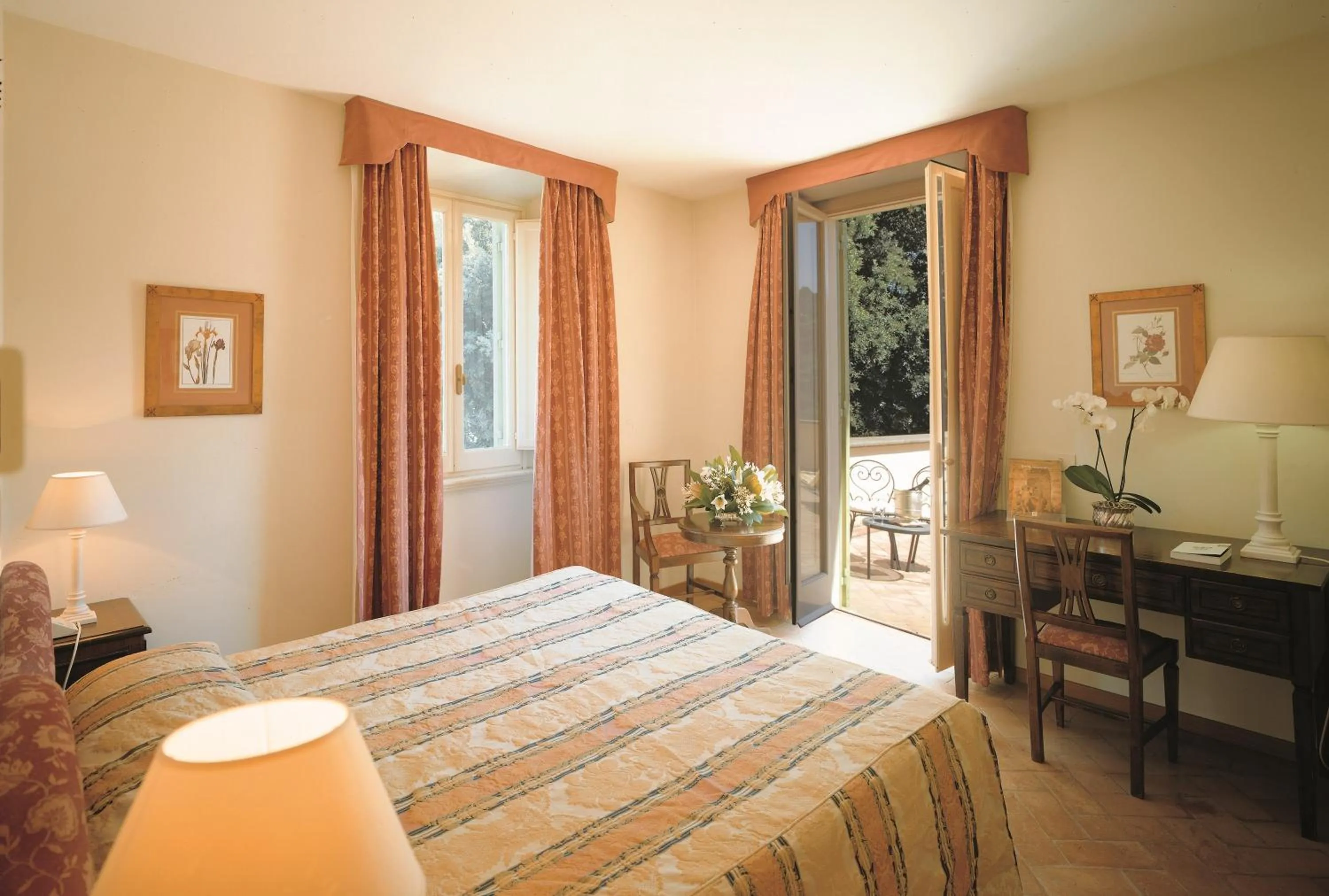 Balcony/Terrace, Bed in Park Hotel Villa Grazioli
