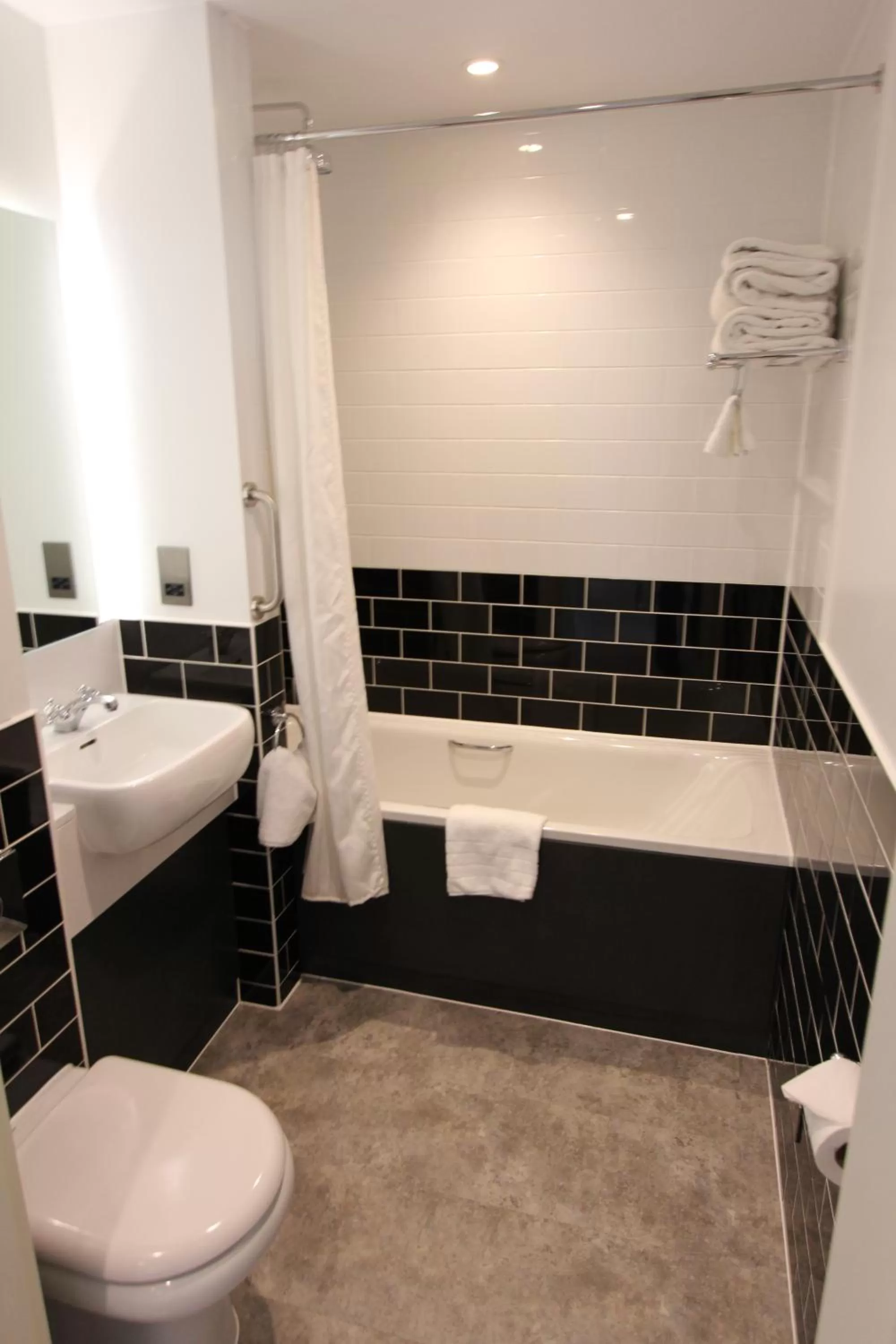 Bathroom in Yarrow Hotel