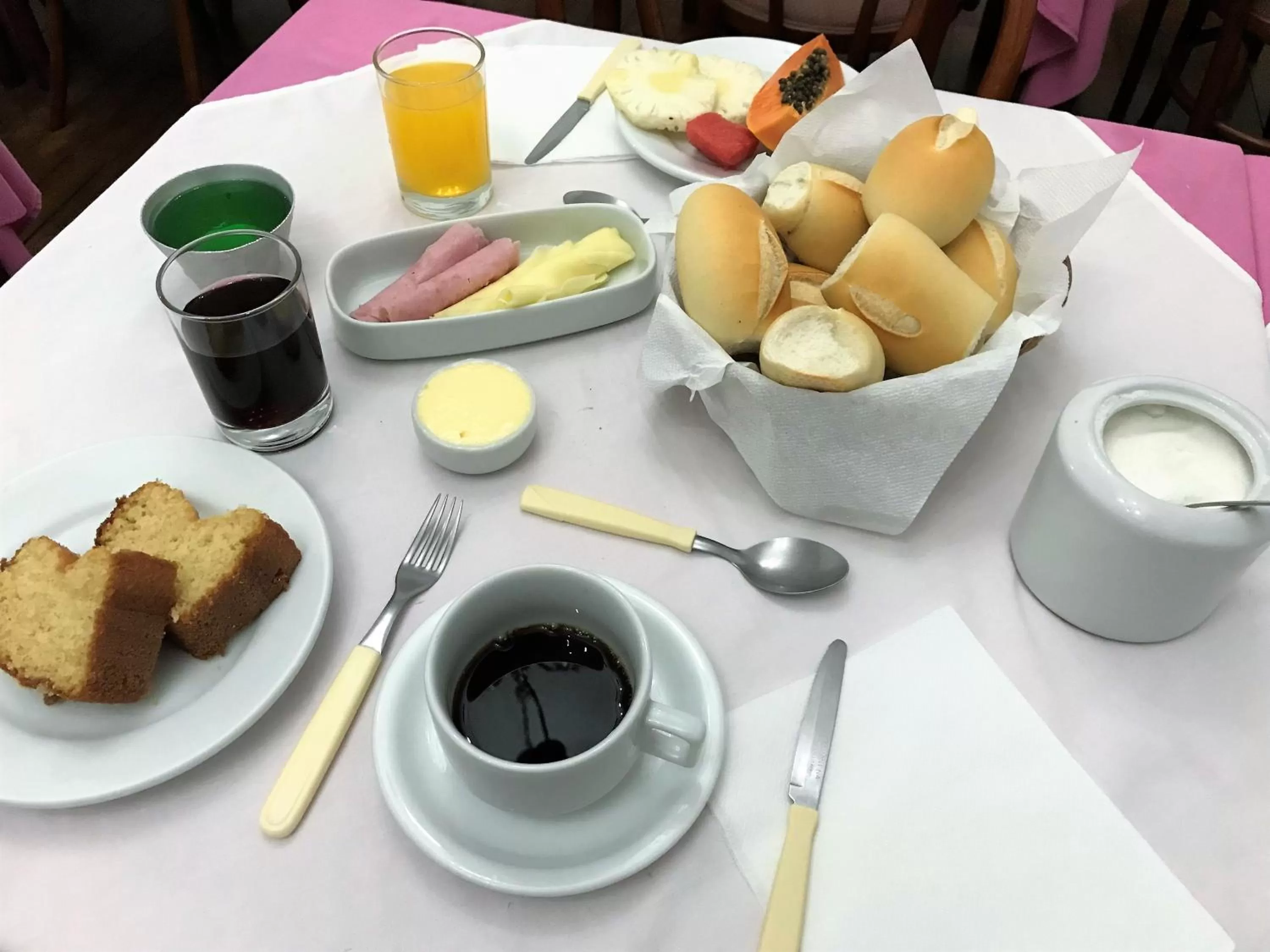 Breakfast in Hotel São Jorge São Paulo - Próximo a 25 de março, região do Brás, fácil acesso ao Expo Center Norte e Mercado Municipal SP