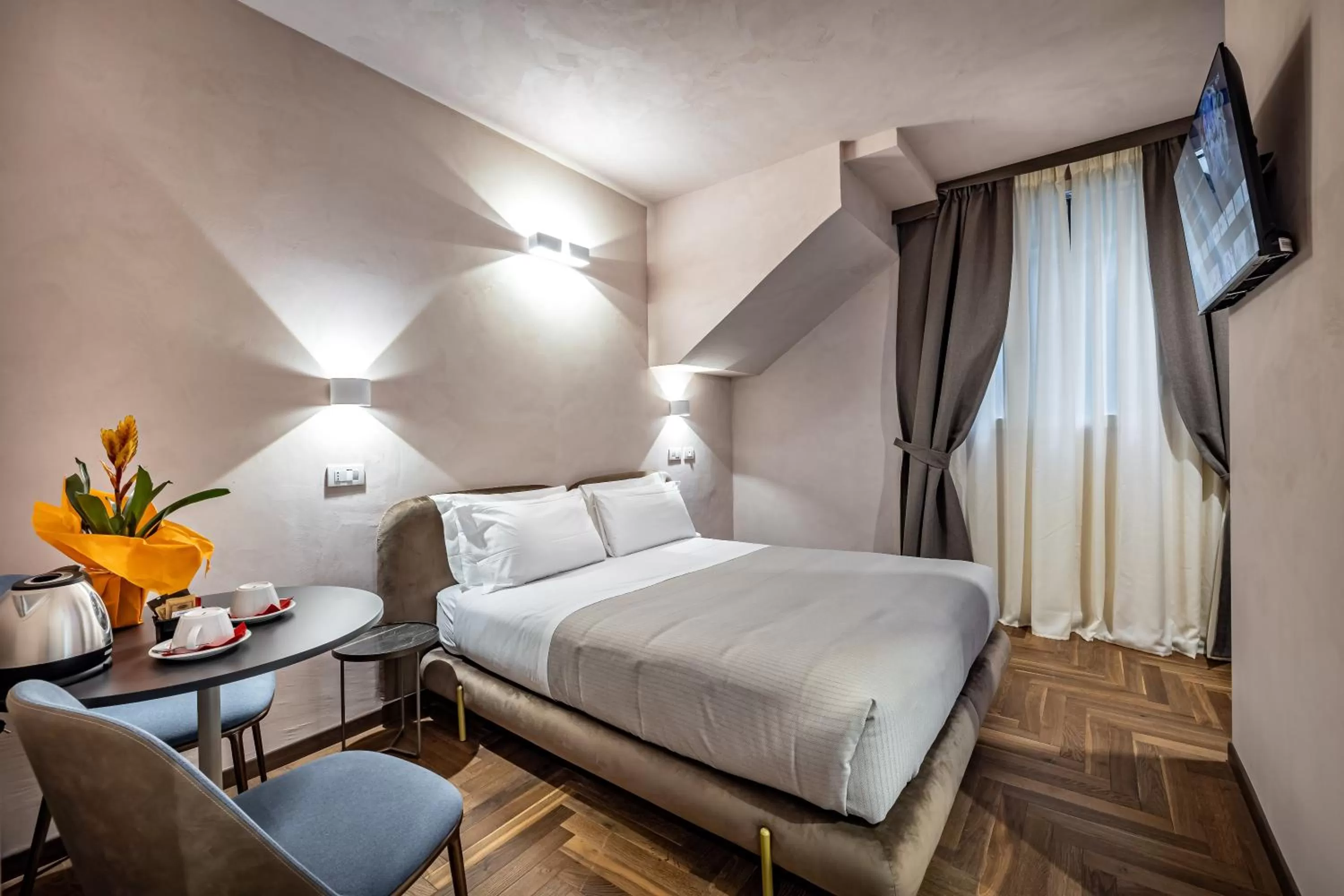 Photo of the whole room, Bed in Hotel La Scaletta al Ponte Vecchio