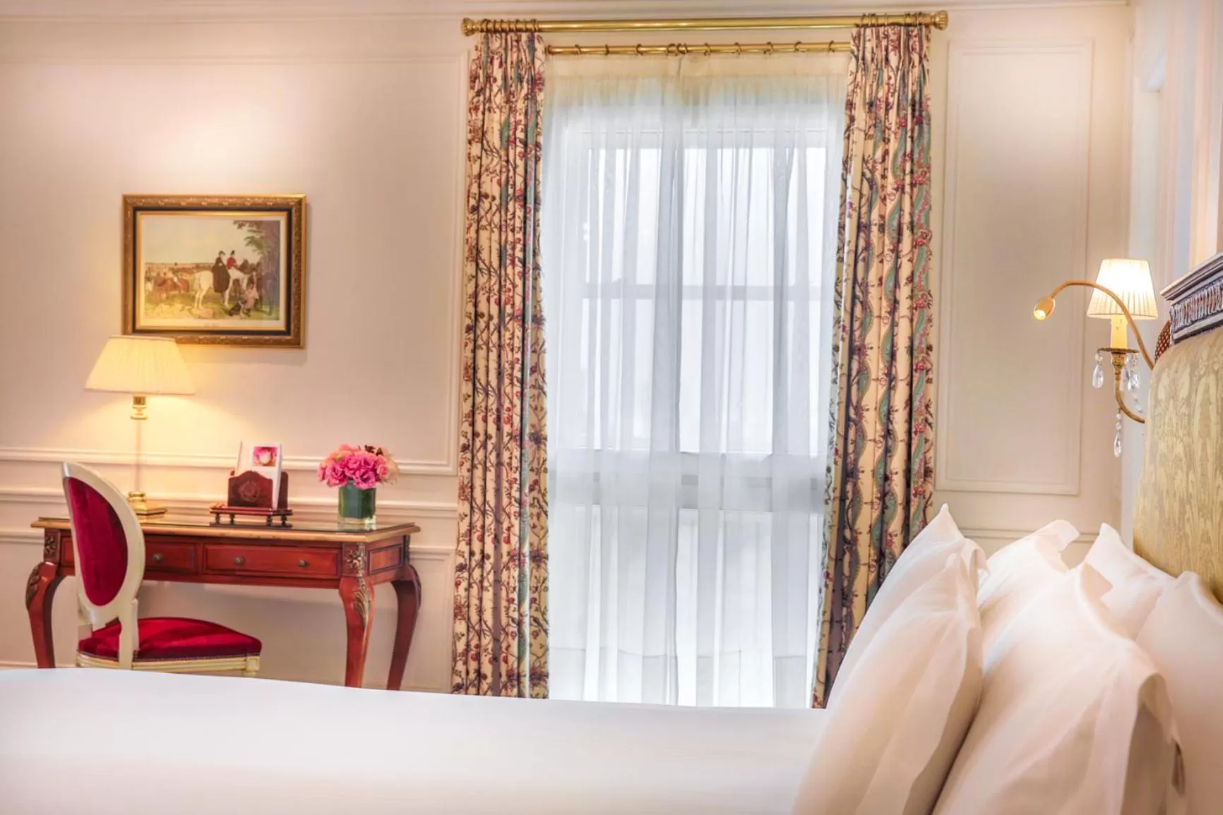 Seating area, Bed in Alvear Palace Hotel - Leading Hotels of the World