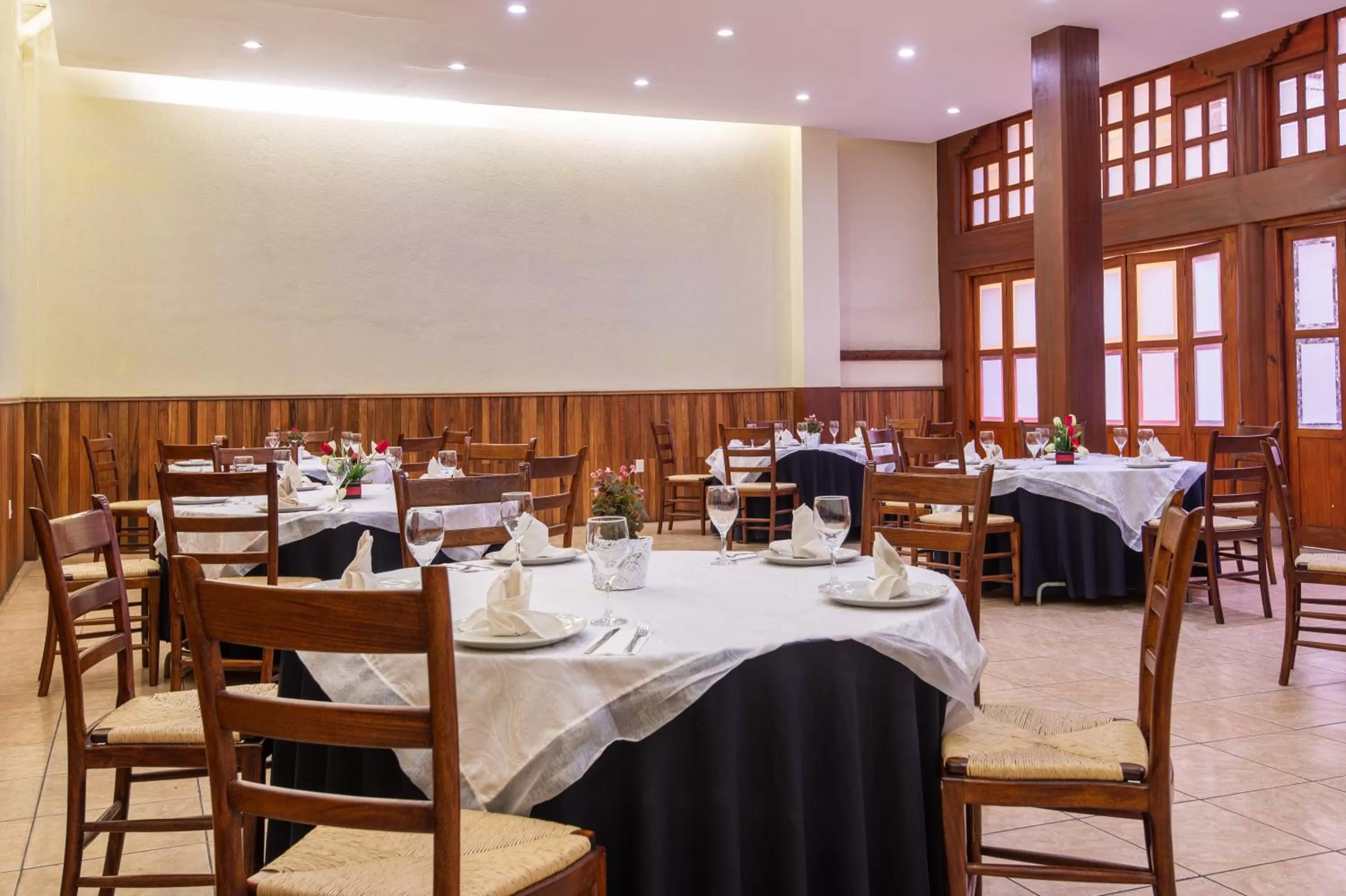 Restaurant/places to eat in Hotel la Parroquia