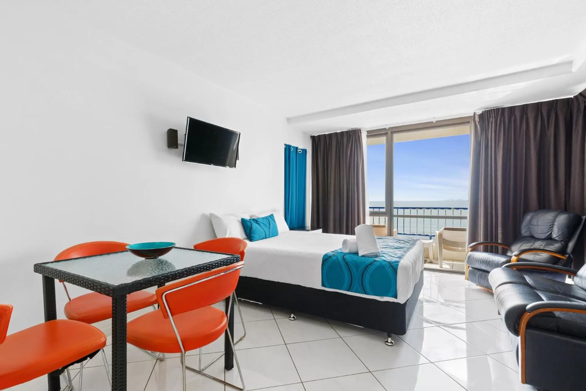 Bedroom, Bed in Bayview Tower