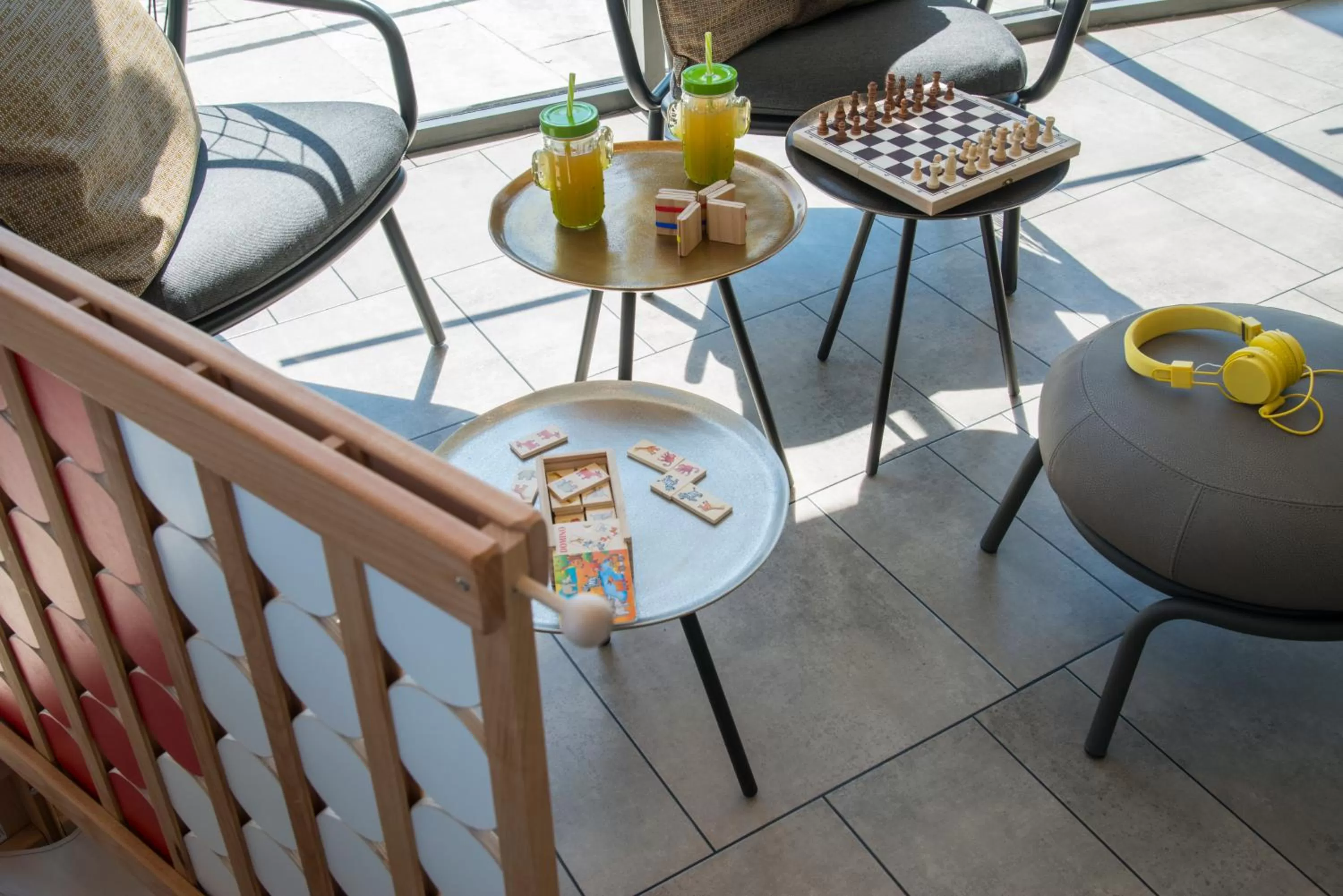 Family in ibis Styles Pertuis Portes du Luberon