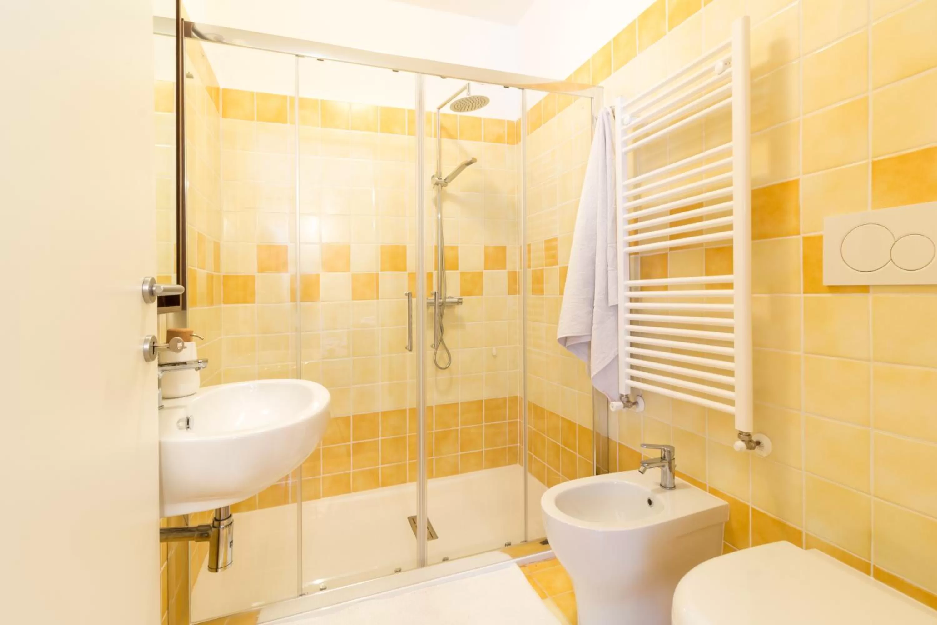 Shower in B&B Dimora Morelli