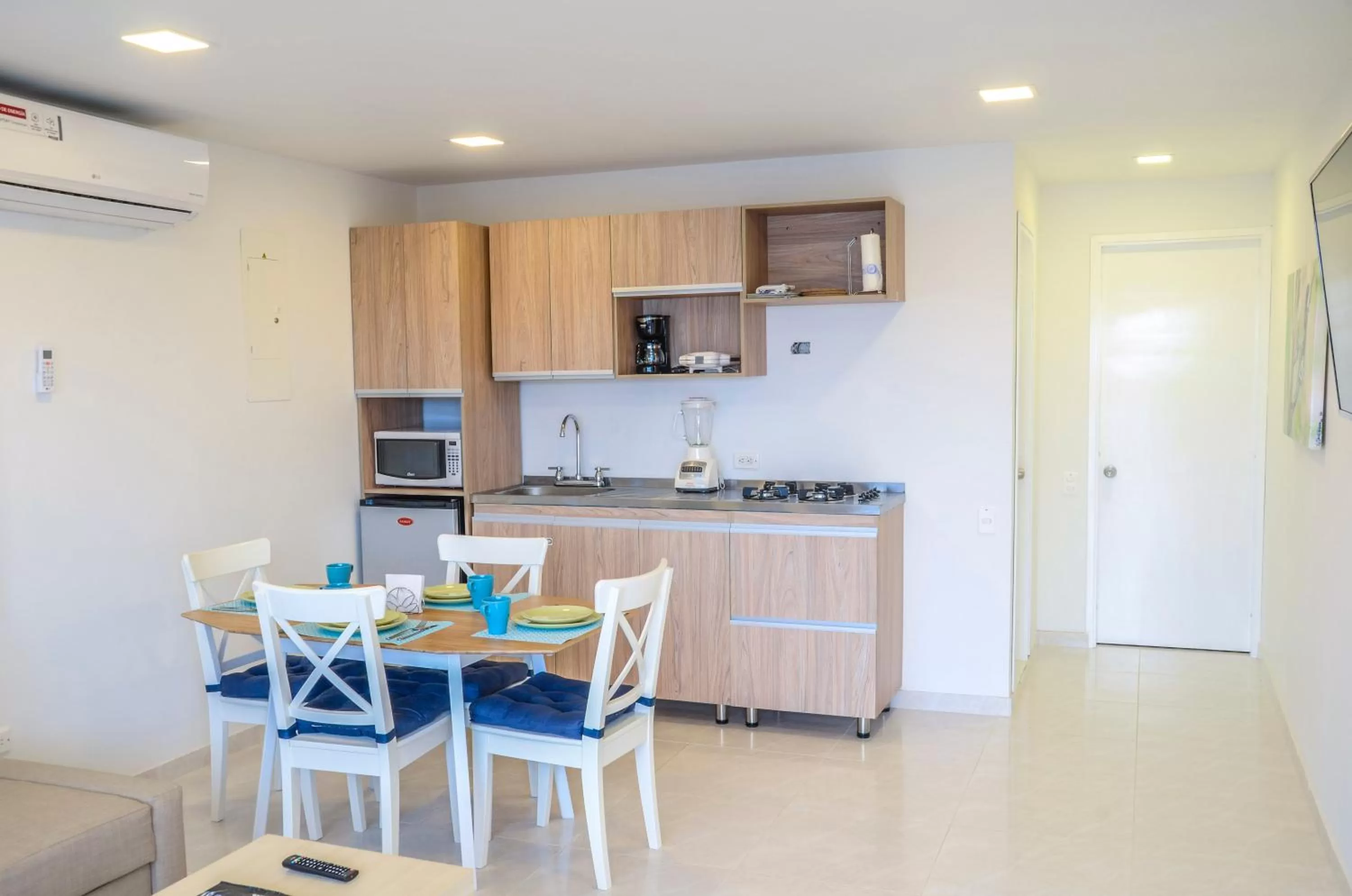 Kitchen or kitchenette, Kitchen/Kitchenette in By The Sea Guest House