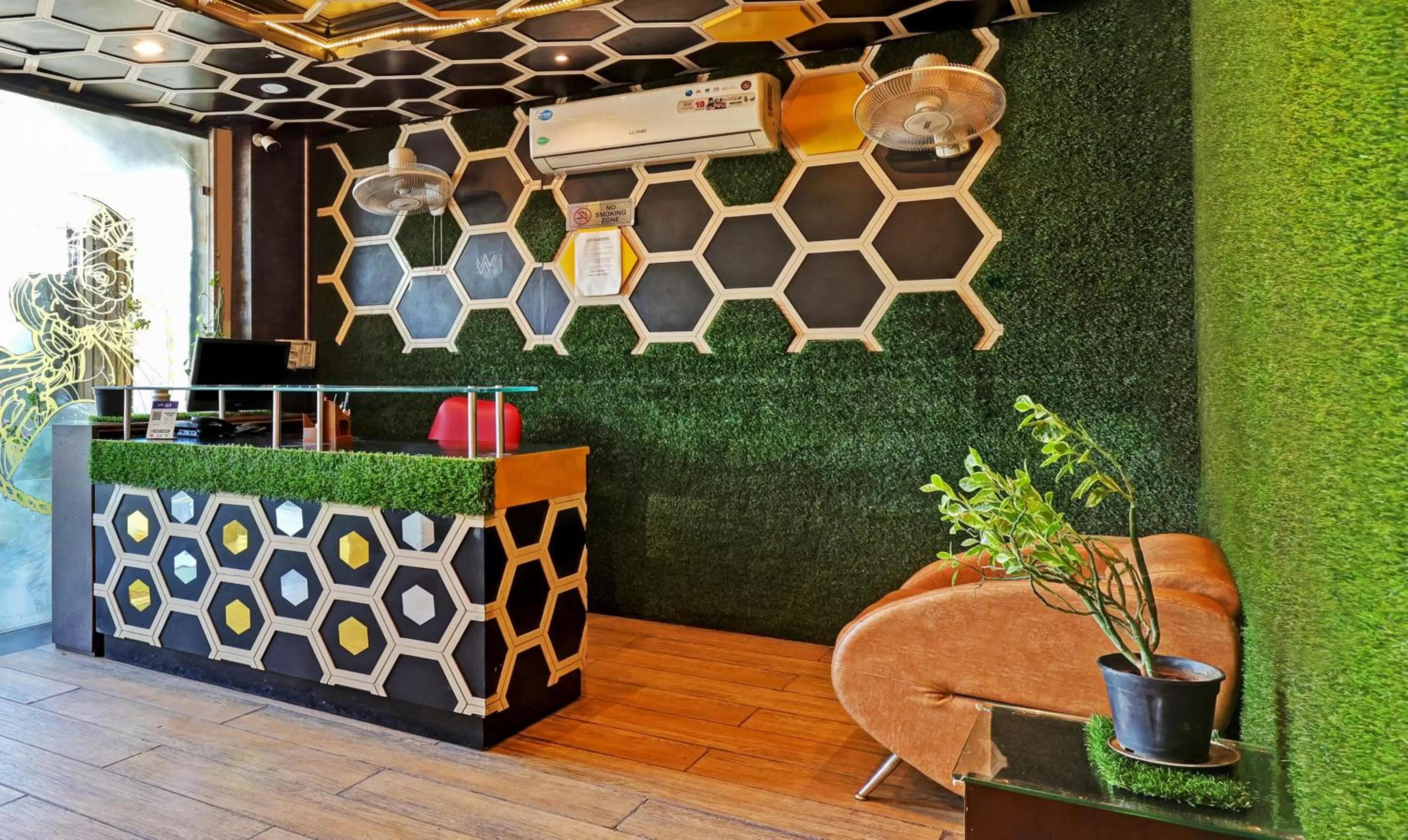 Lobby or reception, Lobby/Reception in Itsy By Treebo - Friends