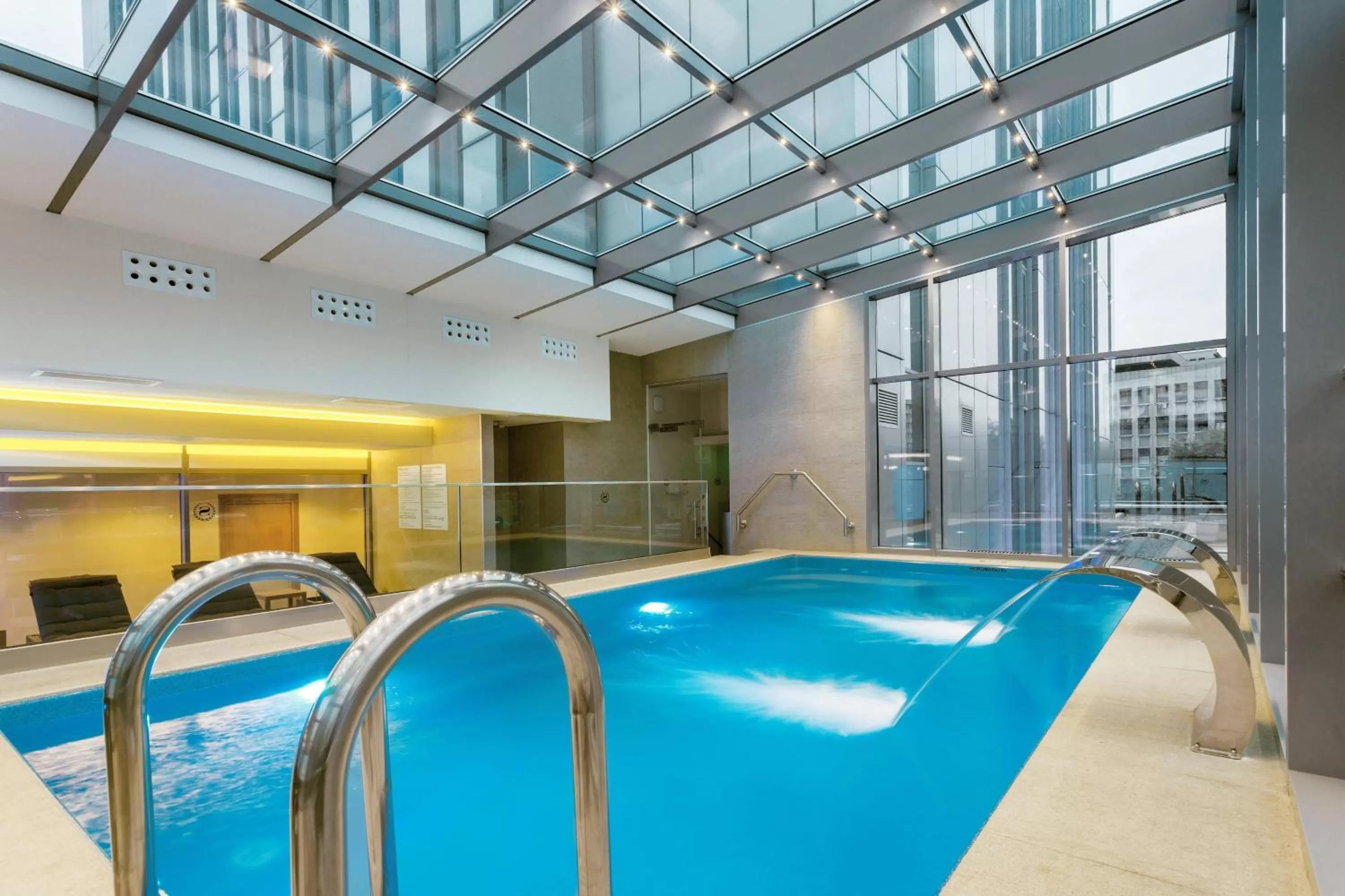 Swimming pool in Sheraton Bucharest Hotel