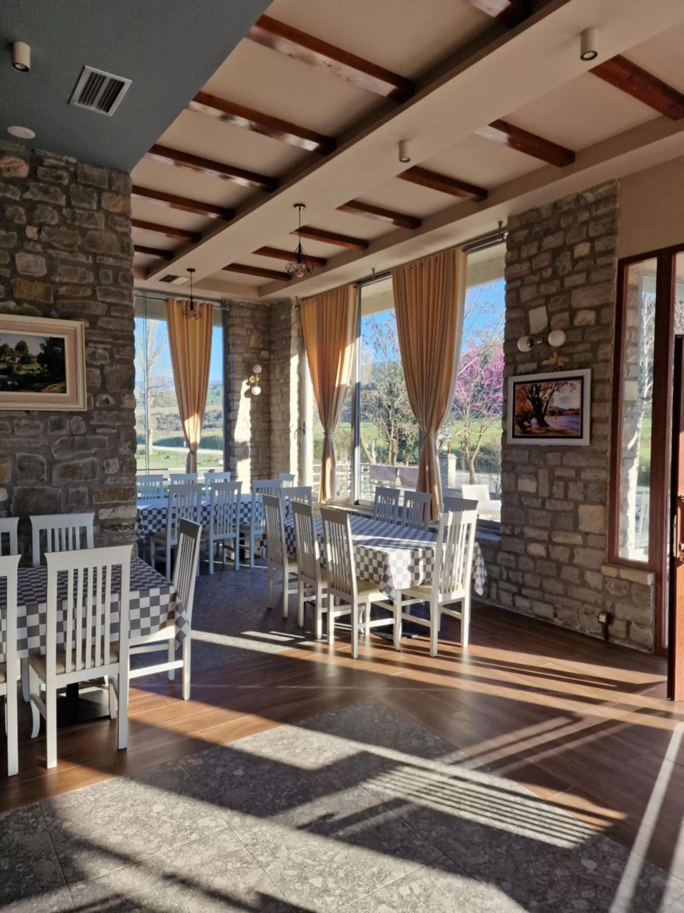 Restaurant/Places to Eat in Hotel Baci