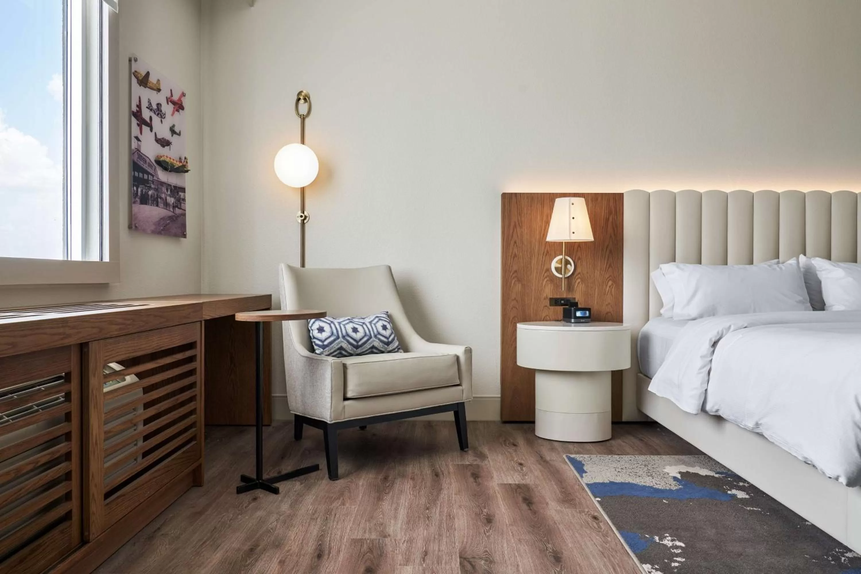 Living room, Bed in DoubleTree by Hilton Hotel Dallas - Love Field