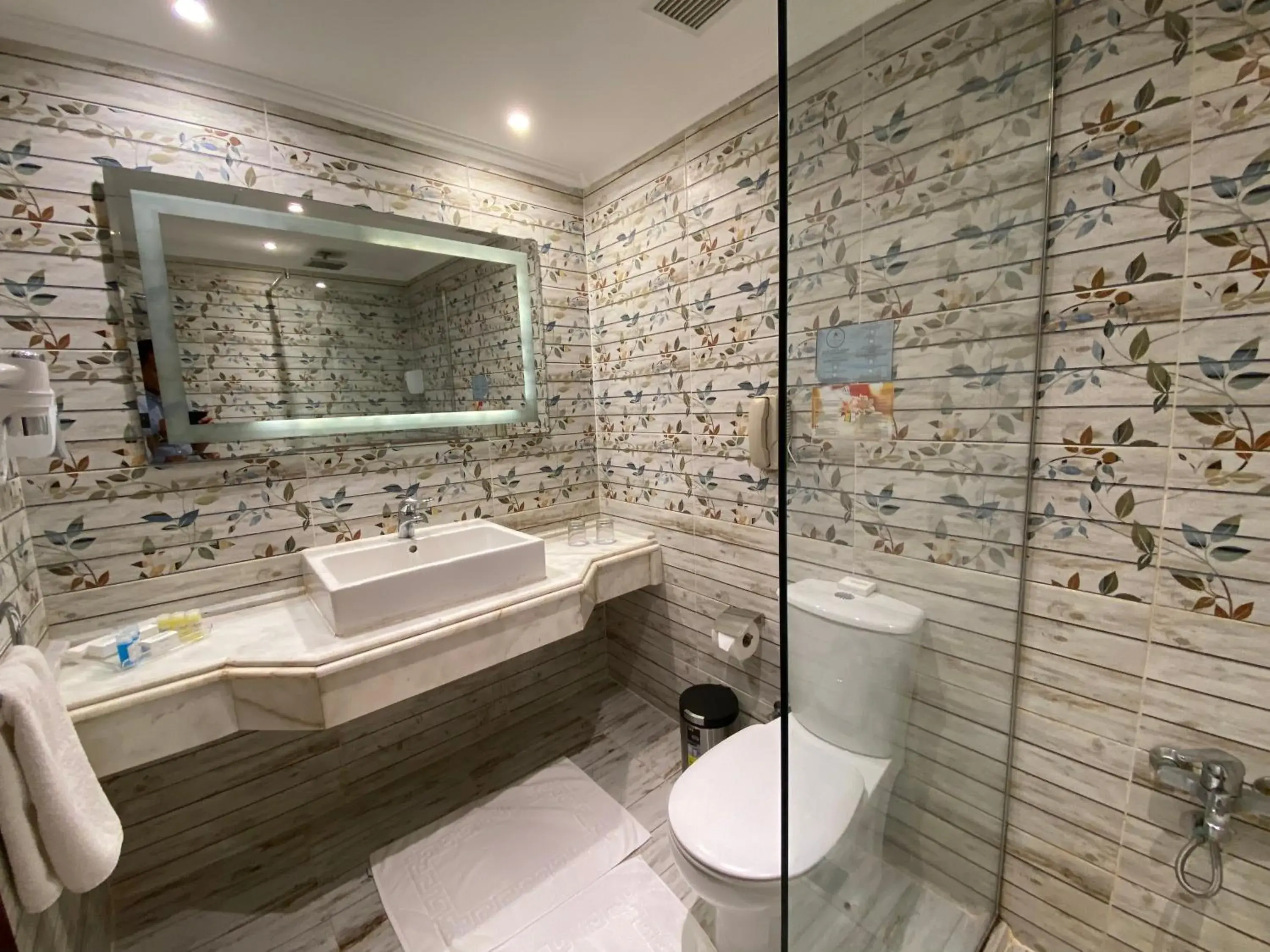 Superior Triple Room with Sea View in Amwaj Oyoun Resort Superior Triple Room with Sea View in Amwaj Oyoun Resort