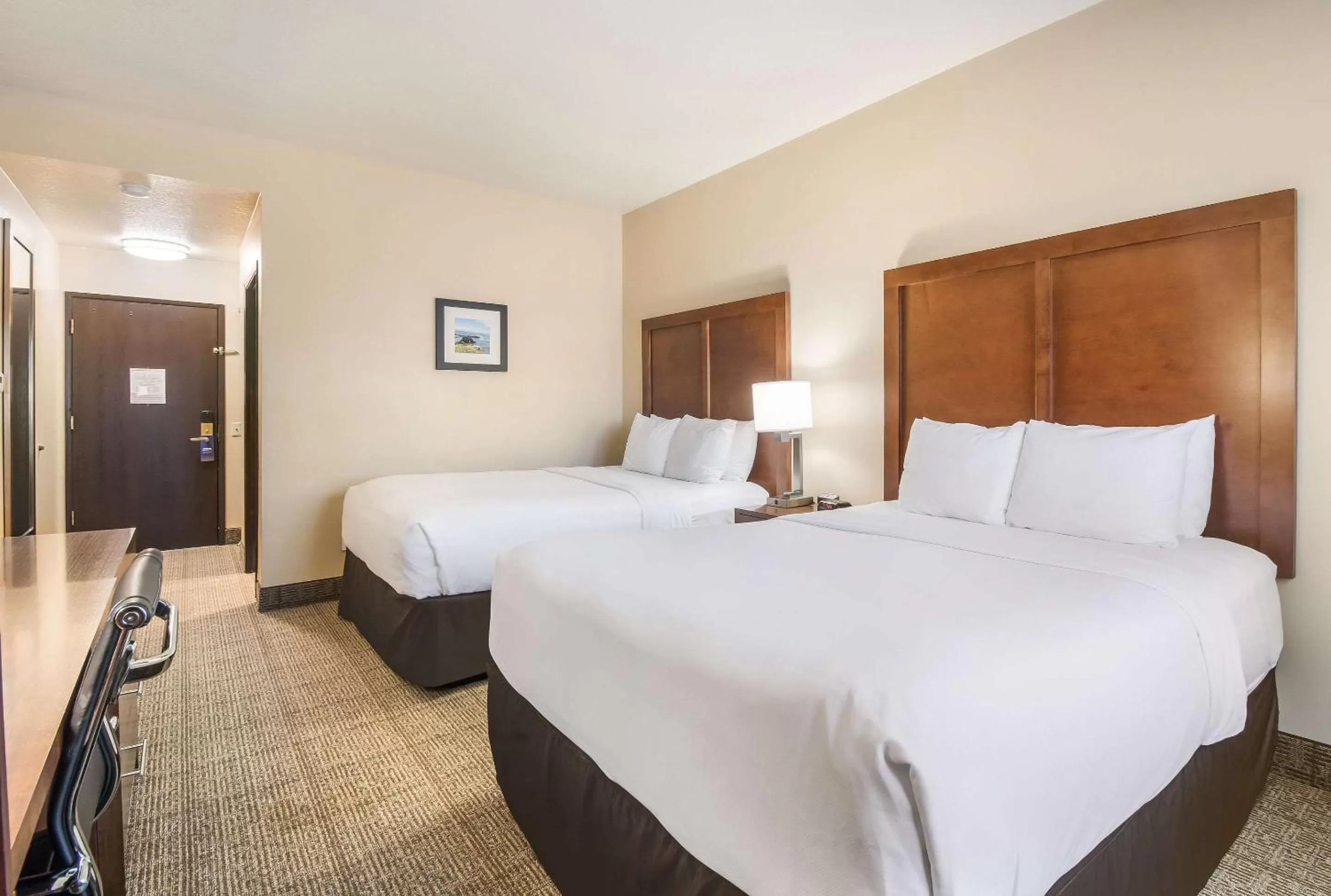 Photo of the whole room, Bed in Comfort Inn Newport