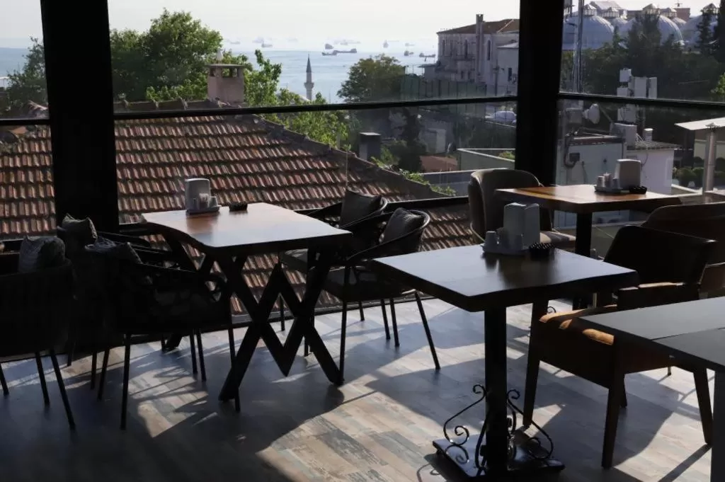 Restaurant/Places to Eat in Hotel Blue Ottoman