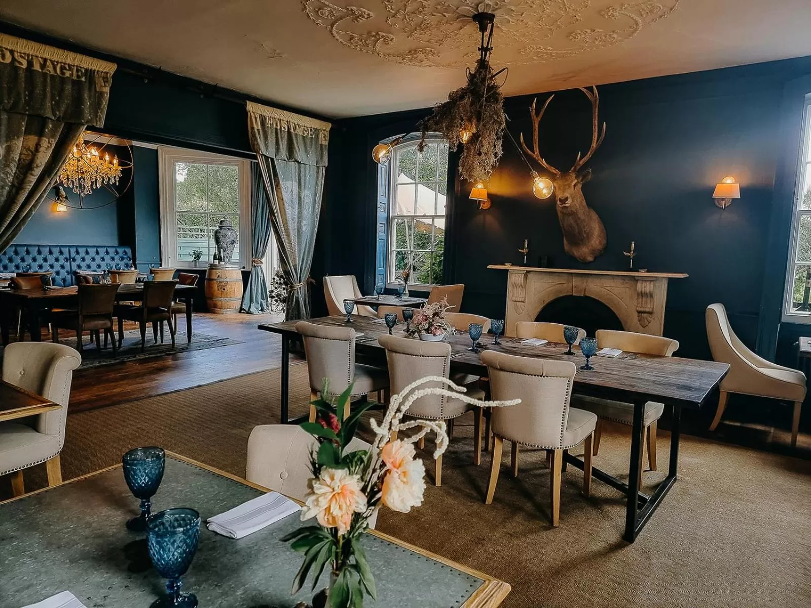 Restaurant/places to eat in Verzon House