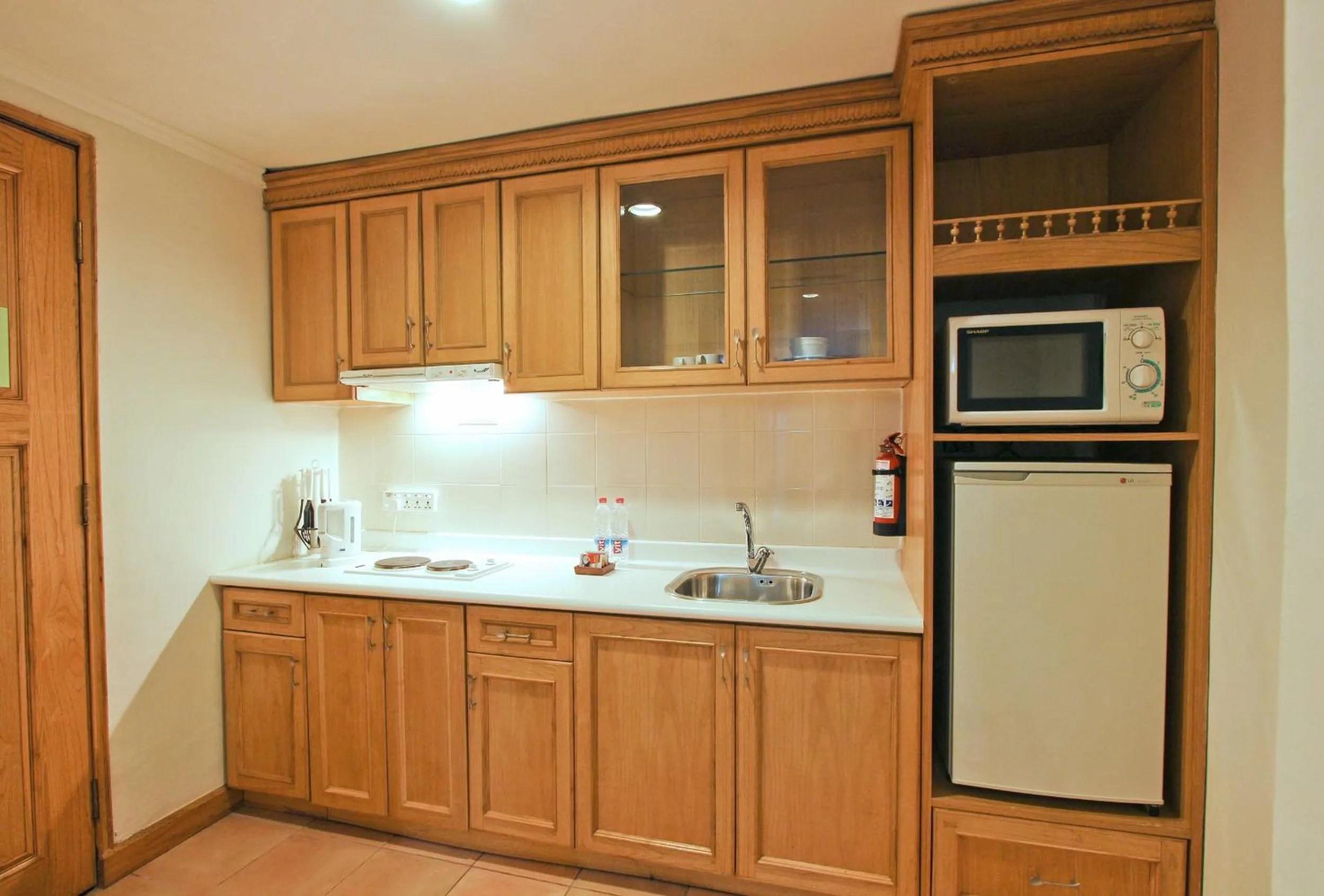 Coffee/tea facilities in Harmoni Suites Hotel