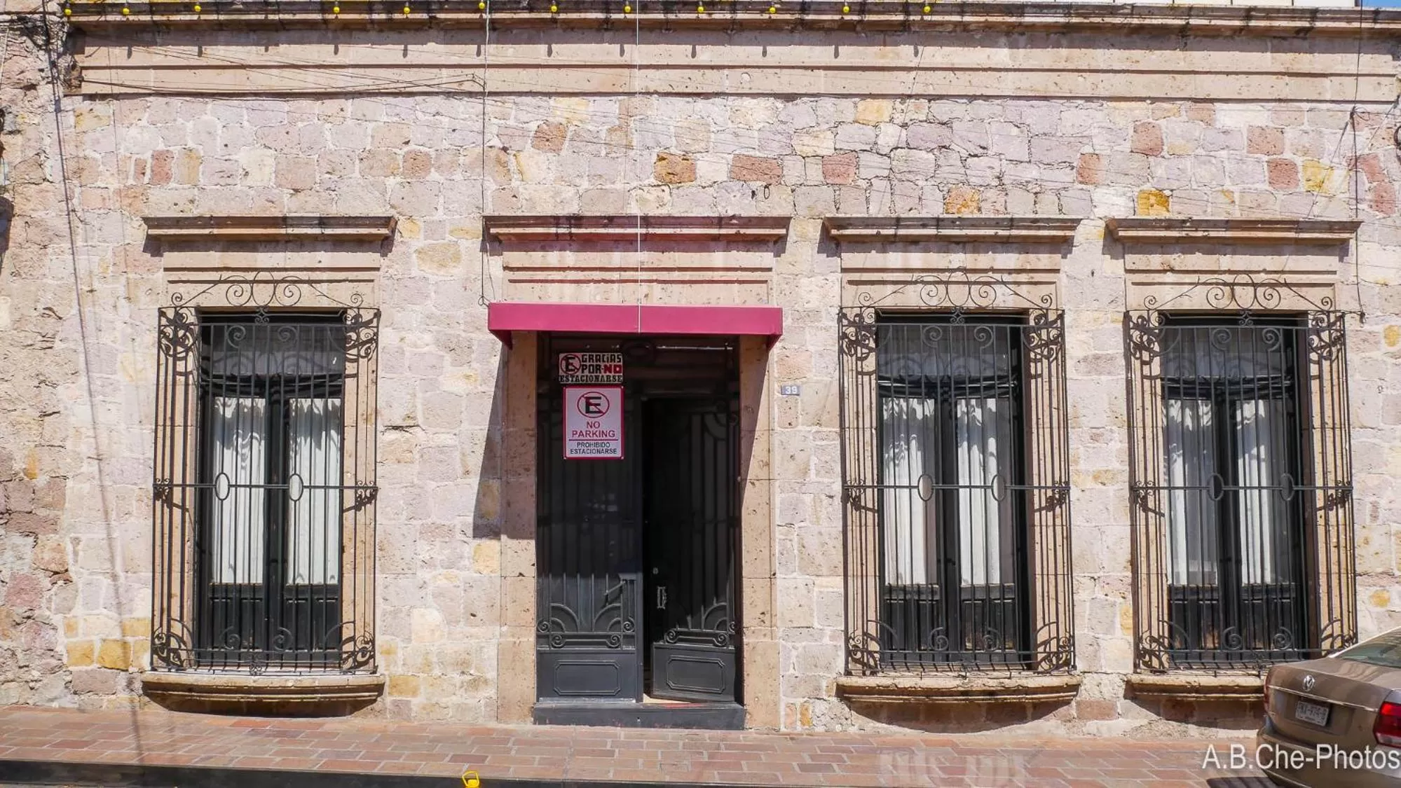 Facade/entrance in Casona Rosa B&B, Morelia