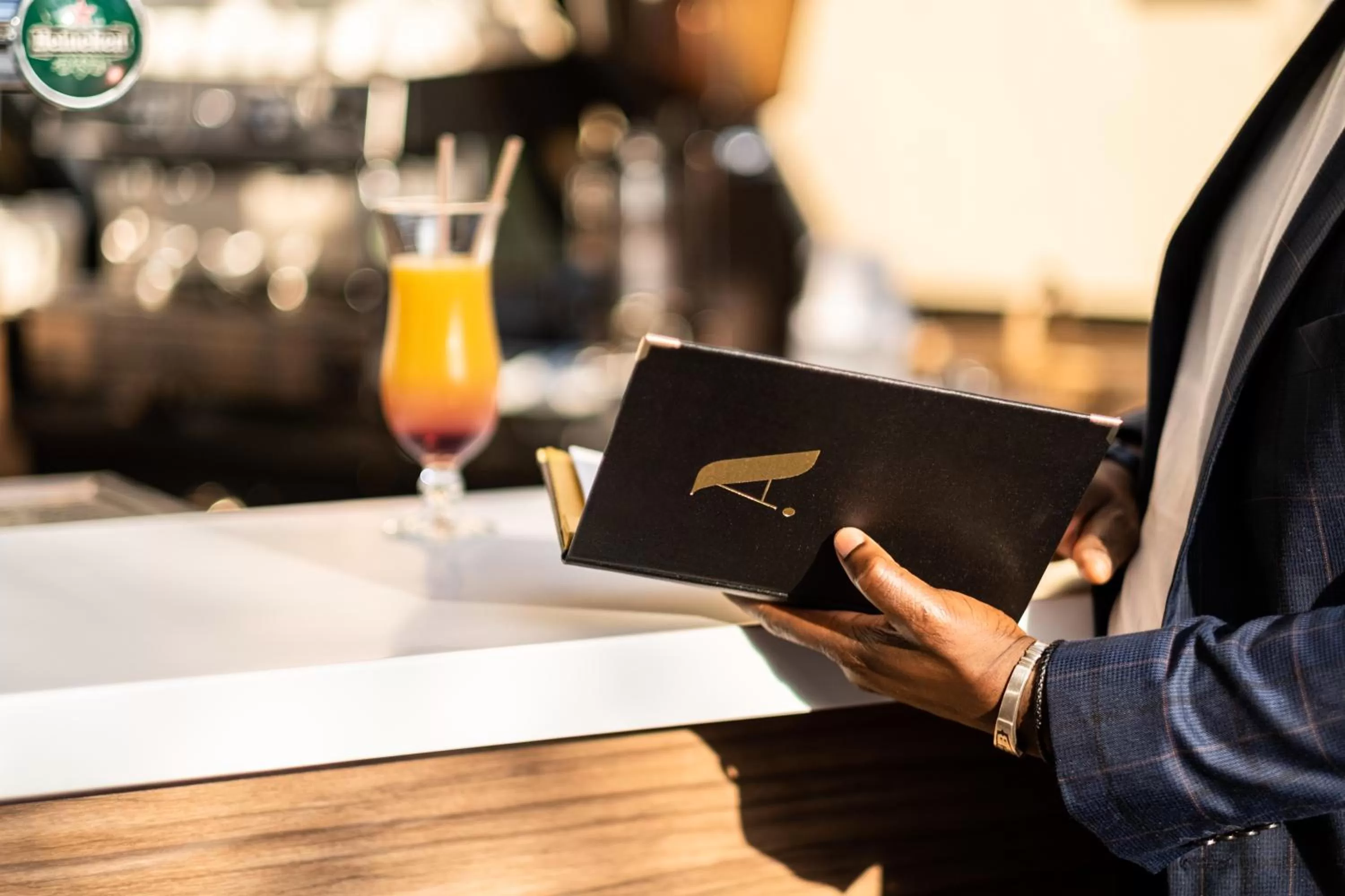 Lounge or bar in Mercure Tours Sud