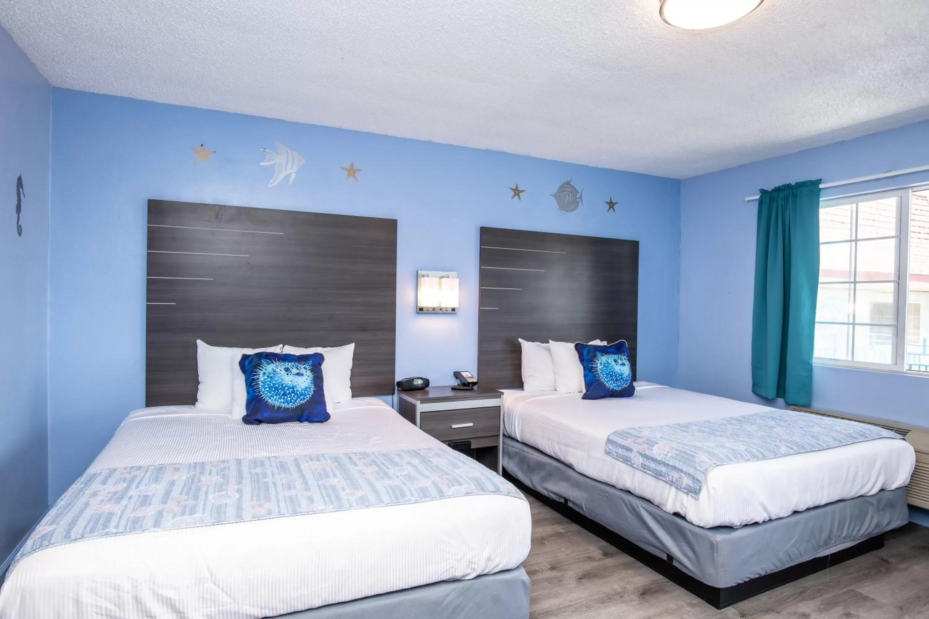 Bed in Aqua Breeze Inn