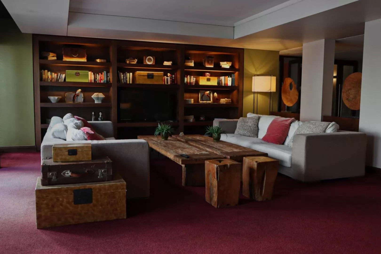 Library in Cottage Carrasco