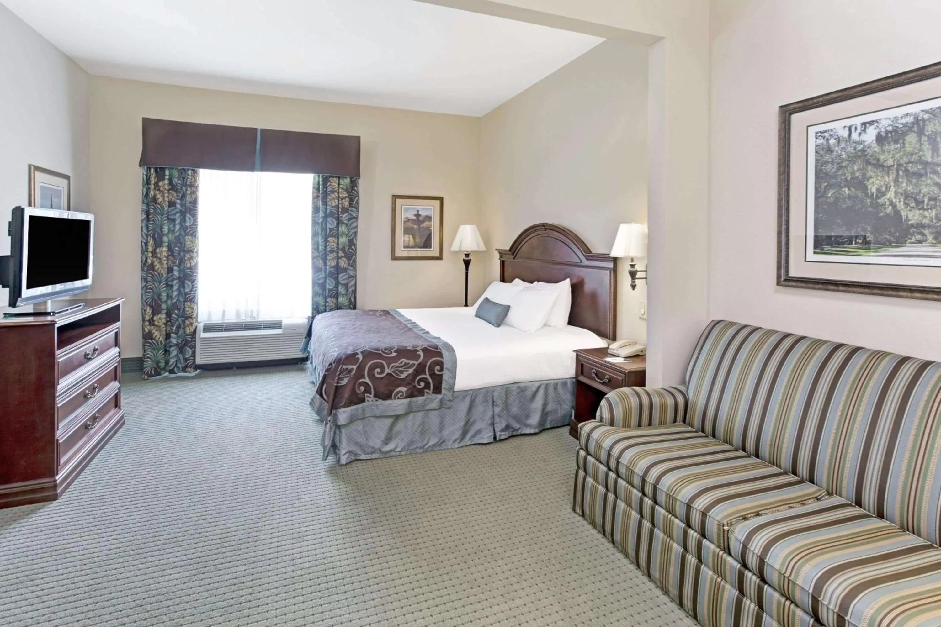 Photo of the whole room, Bed in Wingate by Wyndham Charleston Southern University
