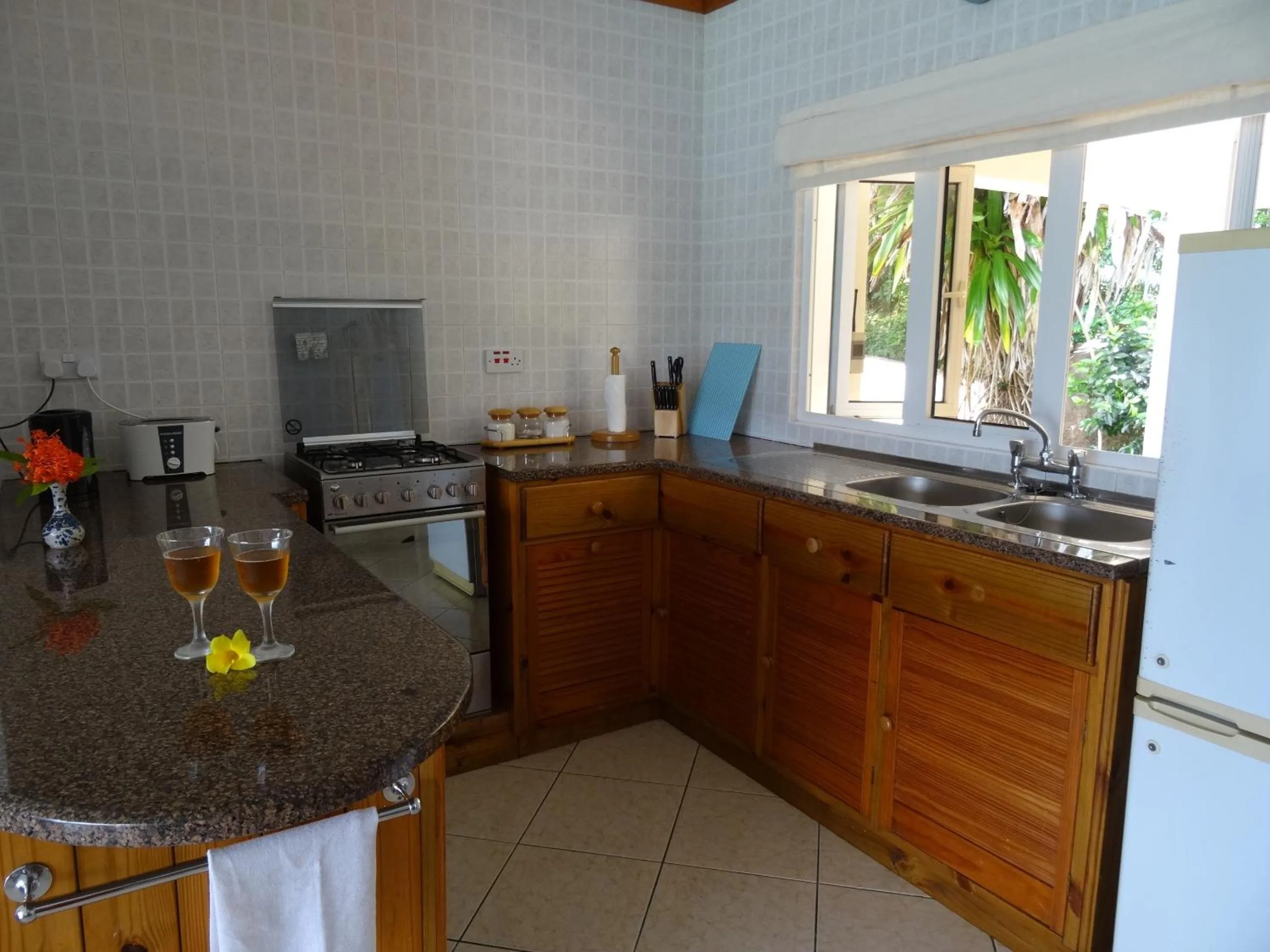Kitchen or kitchenette in Sailfish Beach Villas