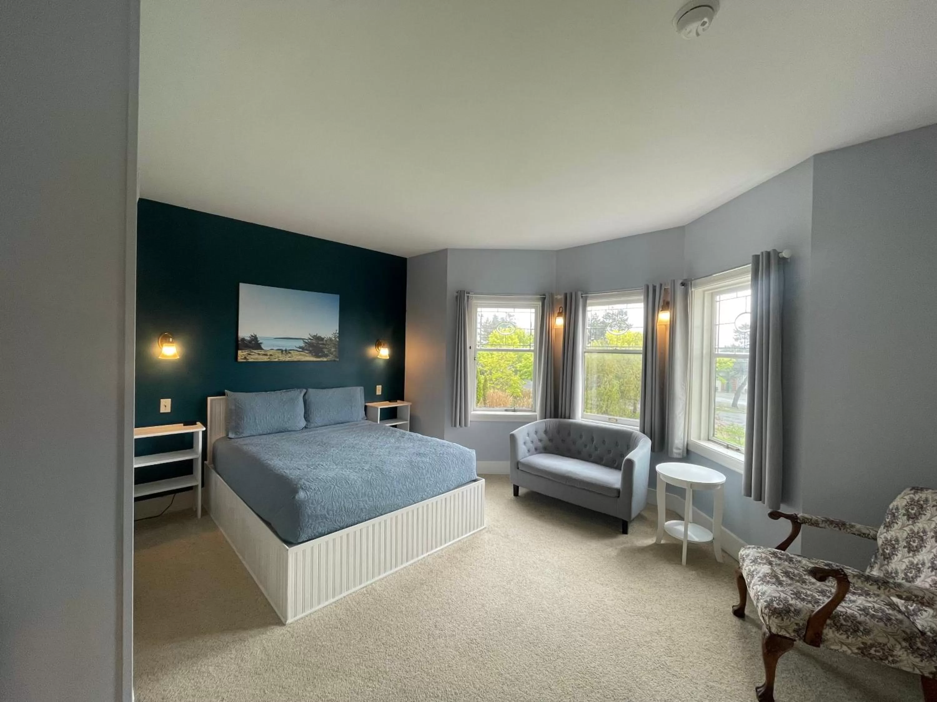 Bed in The Edenwild Boutique Inn