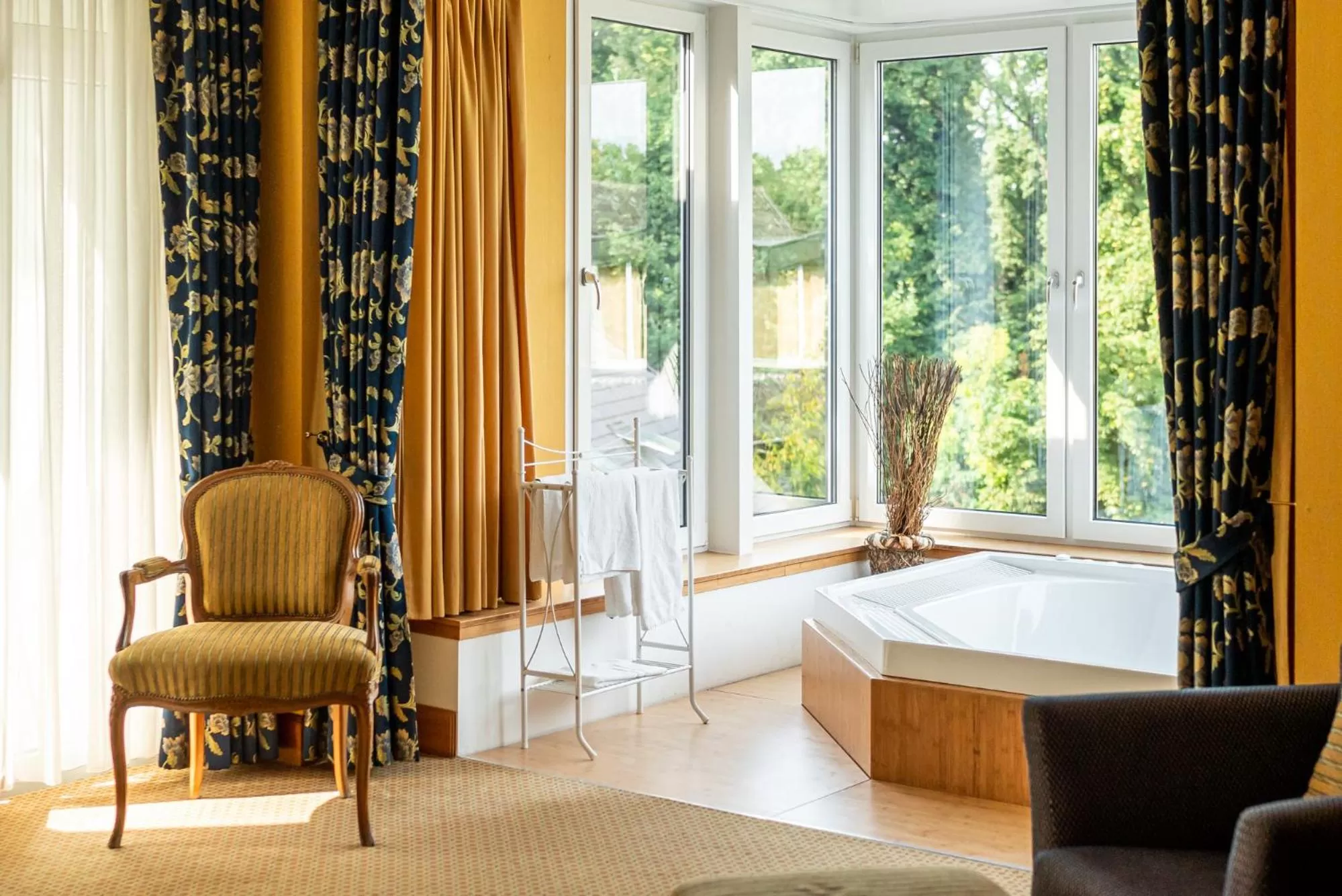 Hot Tub in Waldhotel Tannenhäuschen