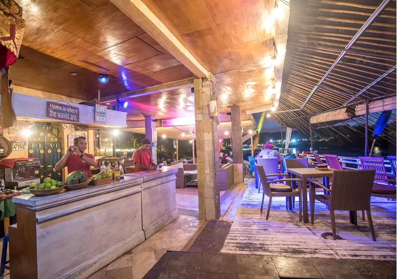 Restaurant/places to eat in Mushroom Beach Bungalows