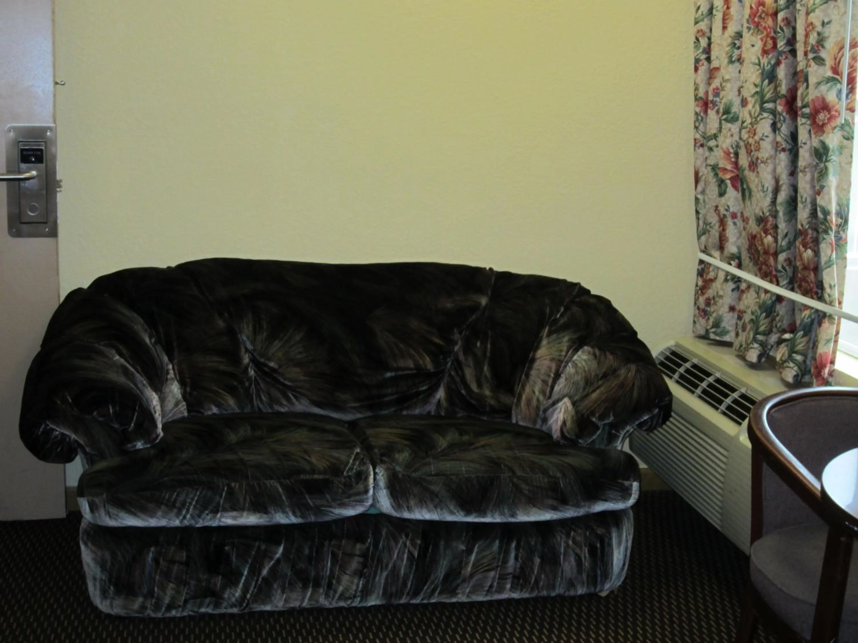 Seating area in First Western Inn - Fairmont City