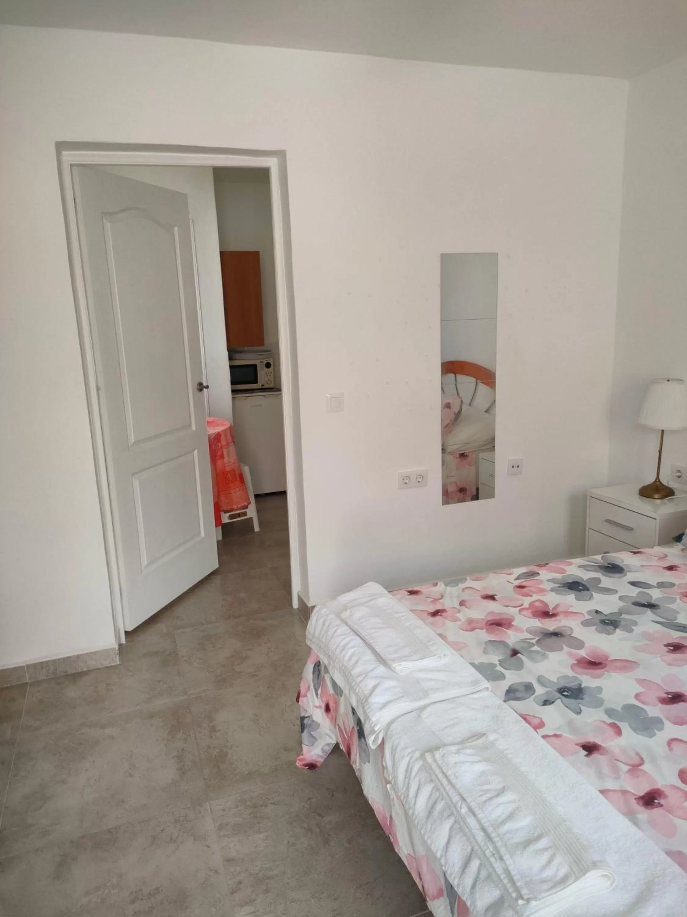 Photo of the whole room, Bed in Alba 2 apartamento y Alba 3 habitación con baño