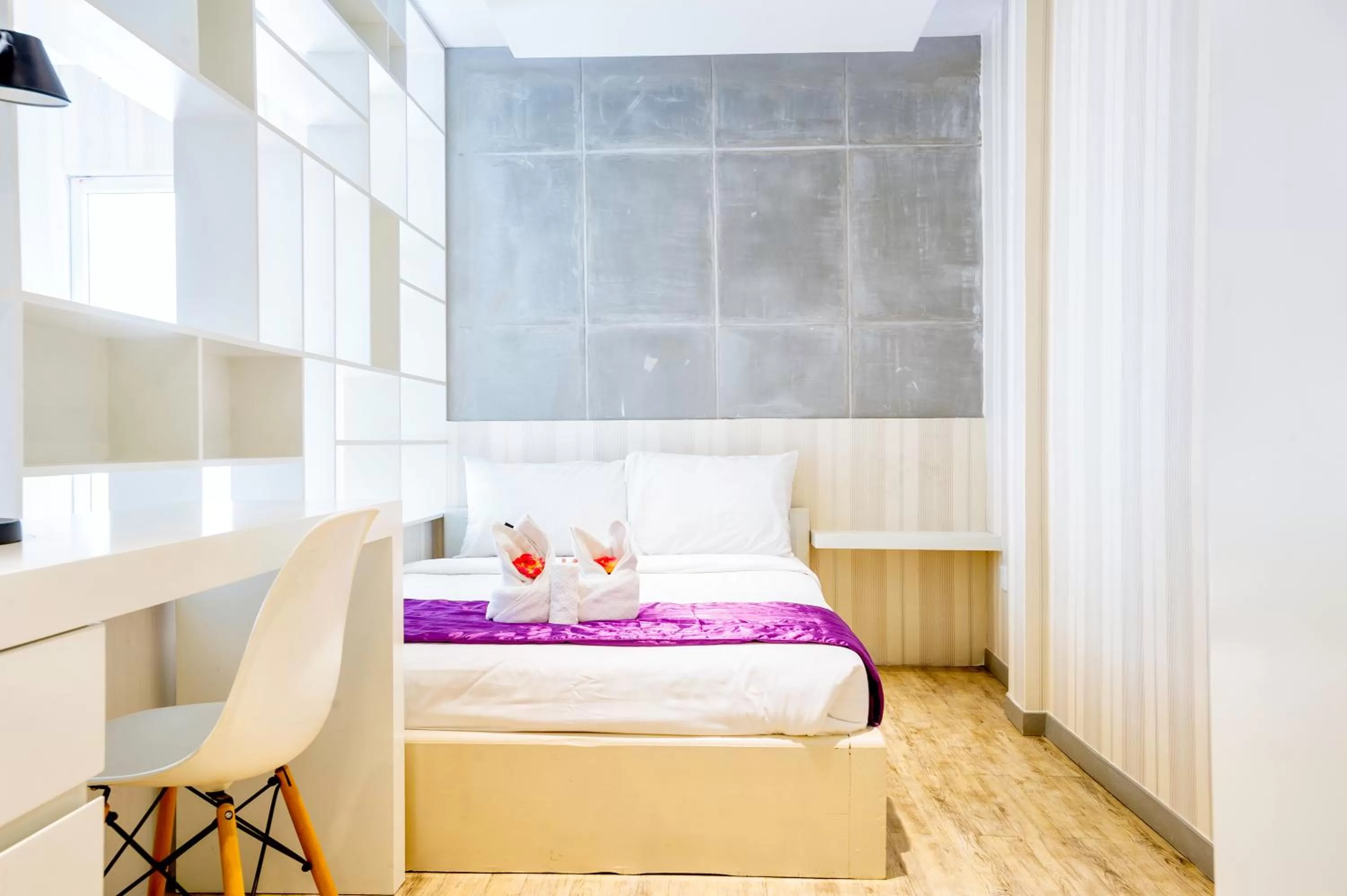 Bed in White Residence Hotel & Apartment