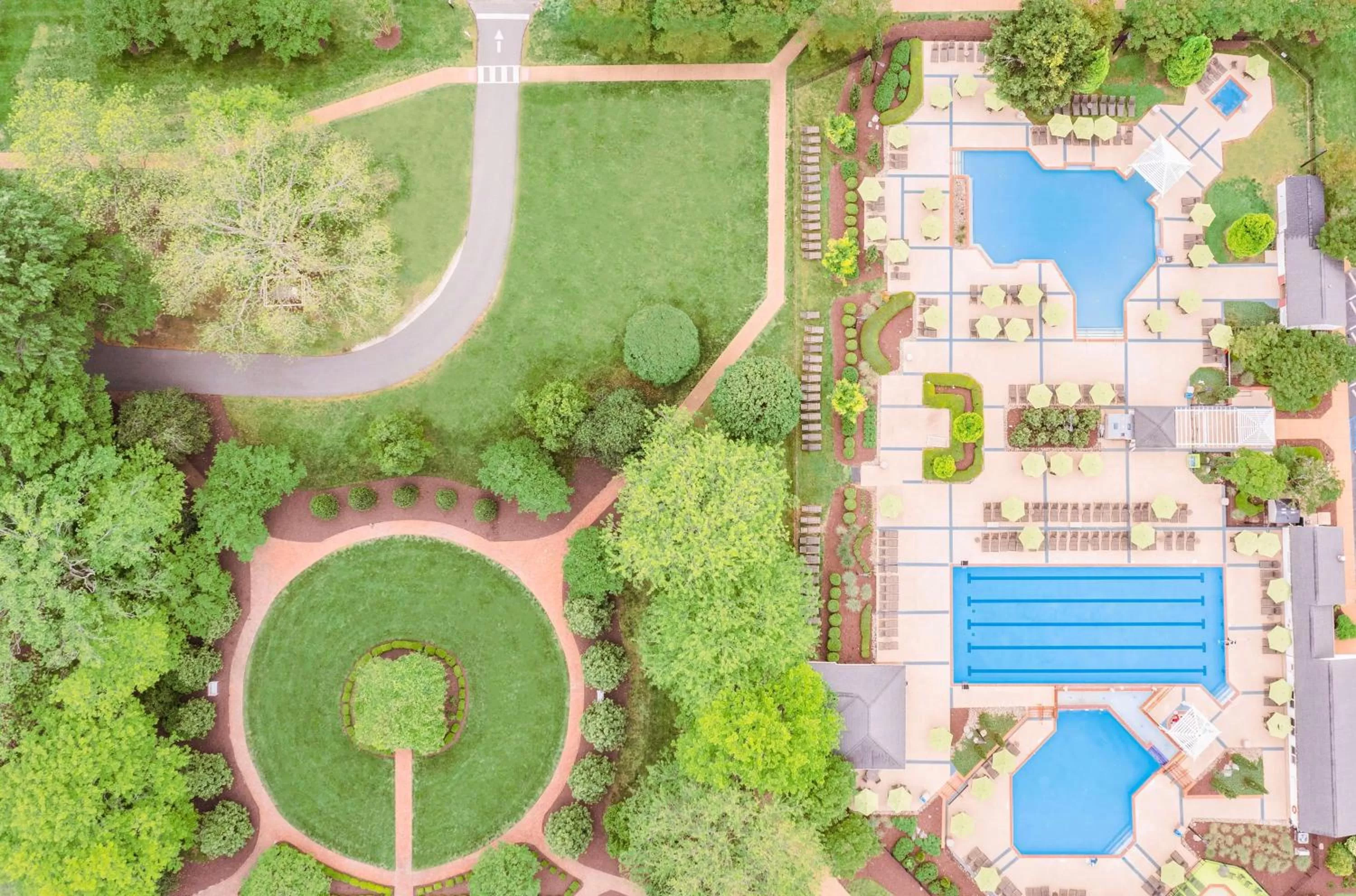 Pool view in Hilton Vacation Club The Historic Powhatan Williamsburg