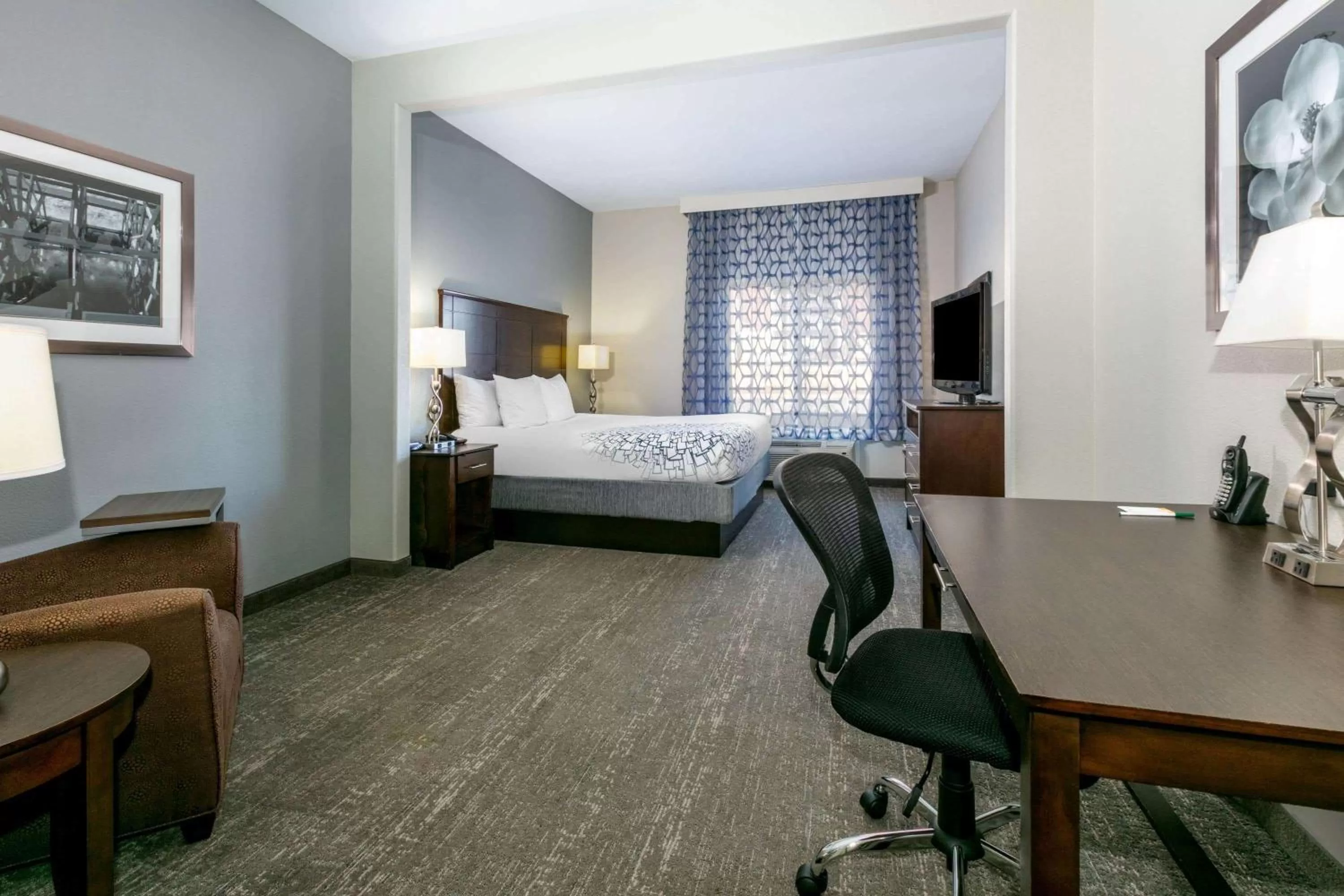 Photo of the whole room, Bed in La Quinta by Wyndham Horn Lake / Southaven Area