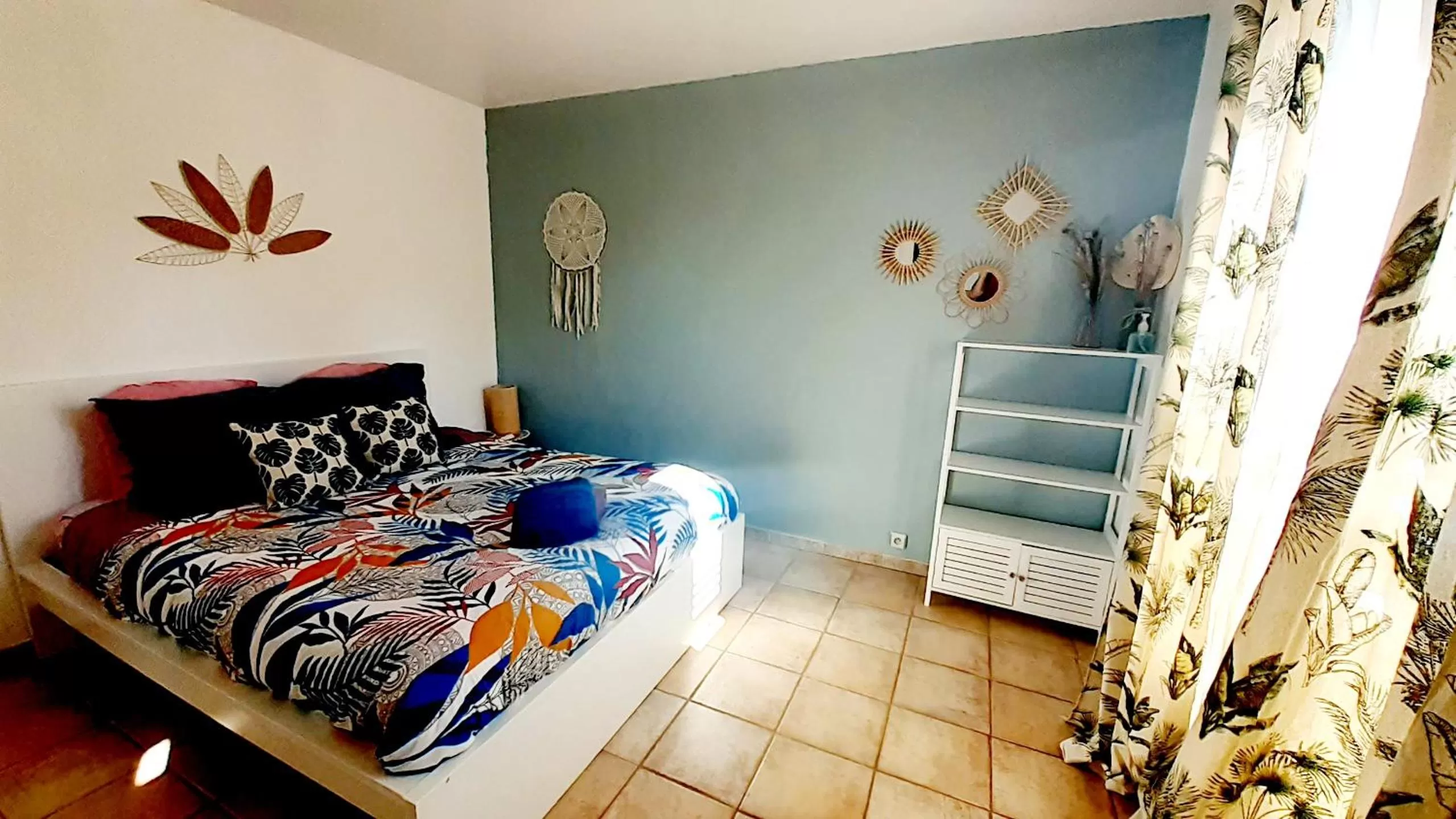 Photo of the whole room, Bed in A l'Ombre des Amandiers Chambres d'hôtes