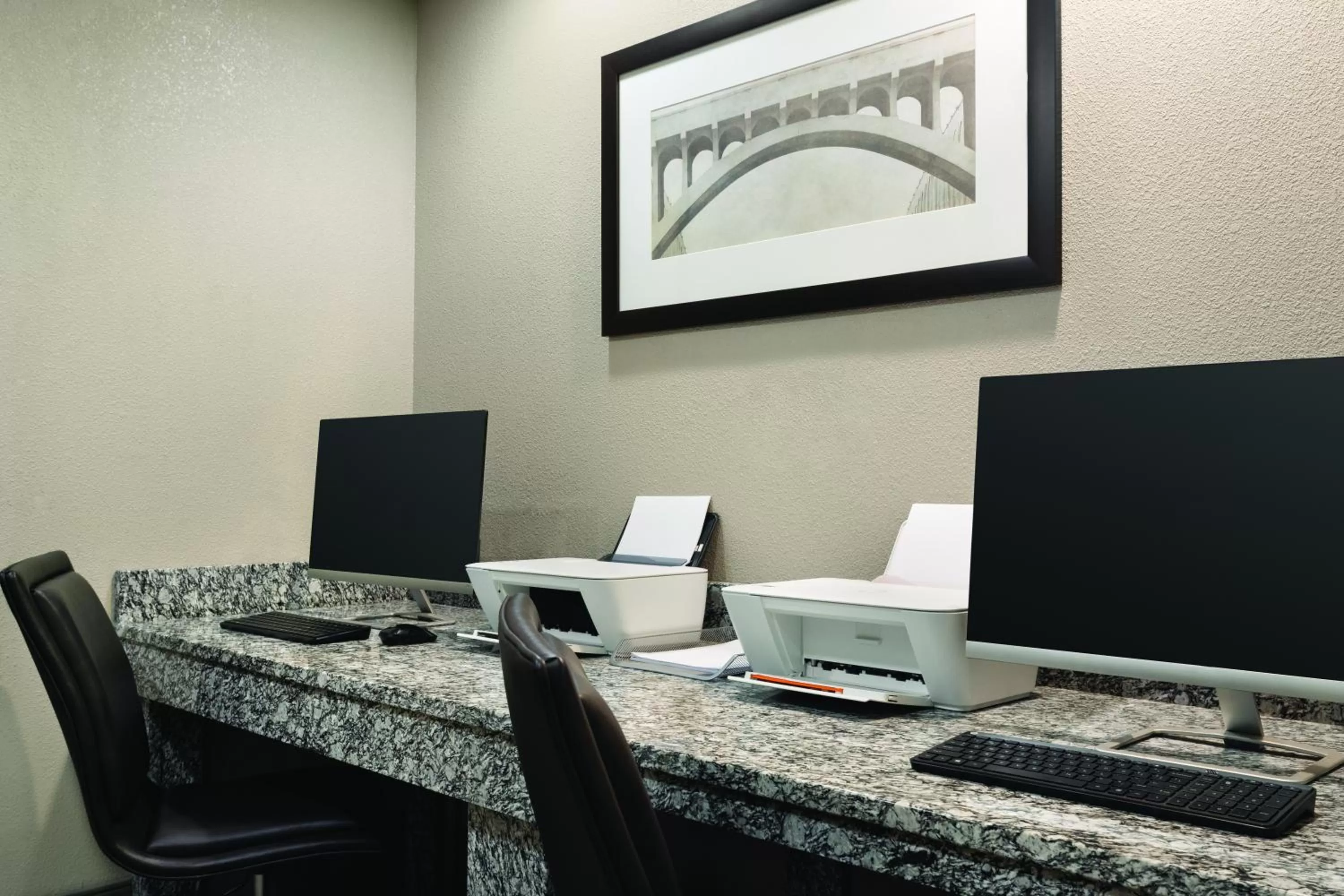 Business facilities in Country Inn & Suites by Radisson, Nashville Airport East, TN