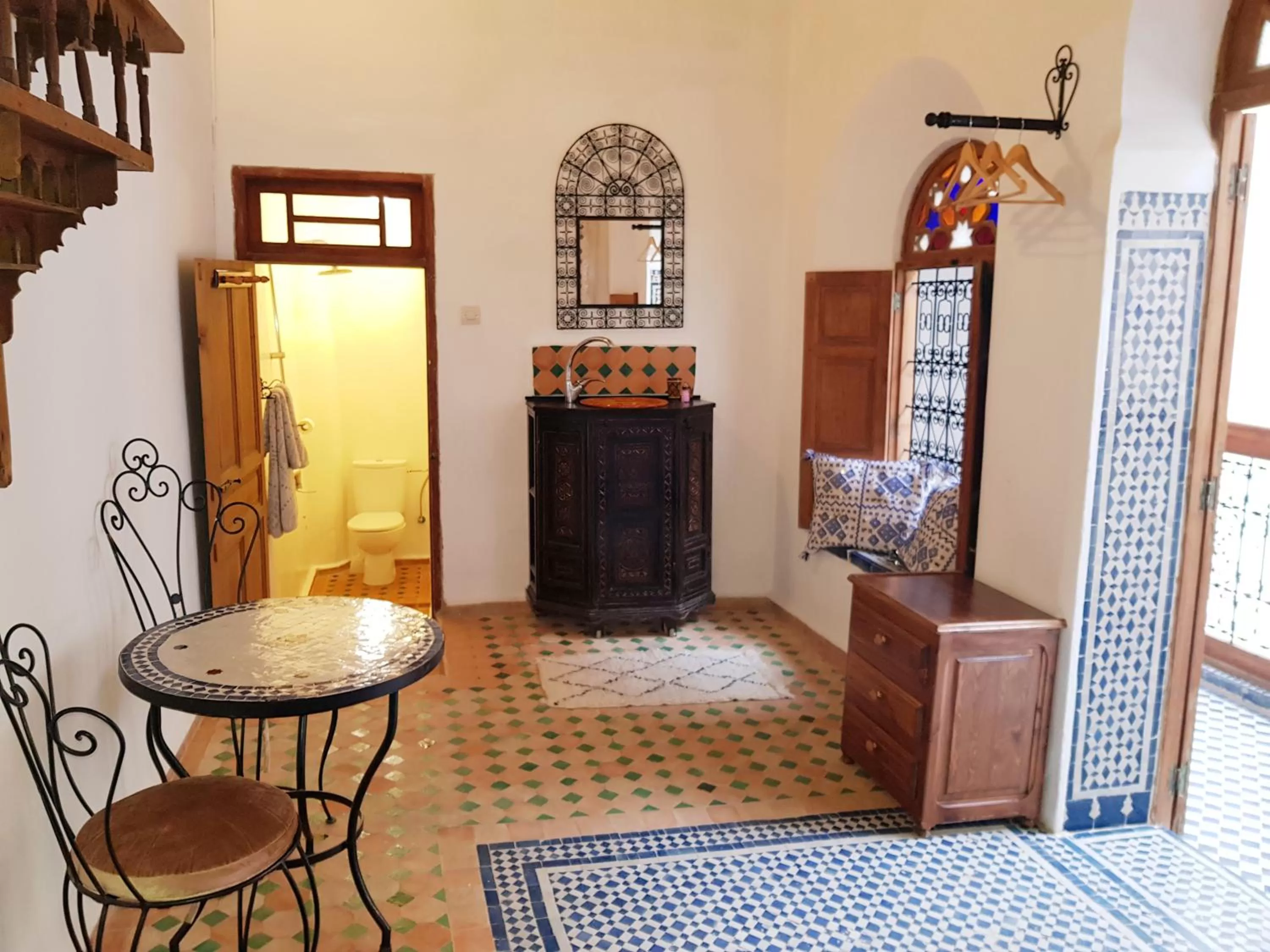 Shower, Seating Area in Riad Inspira