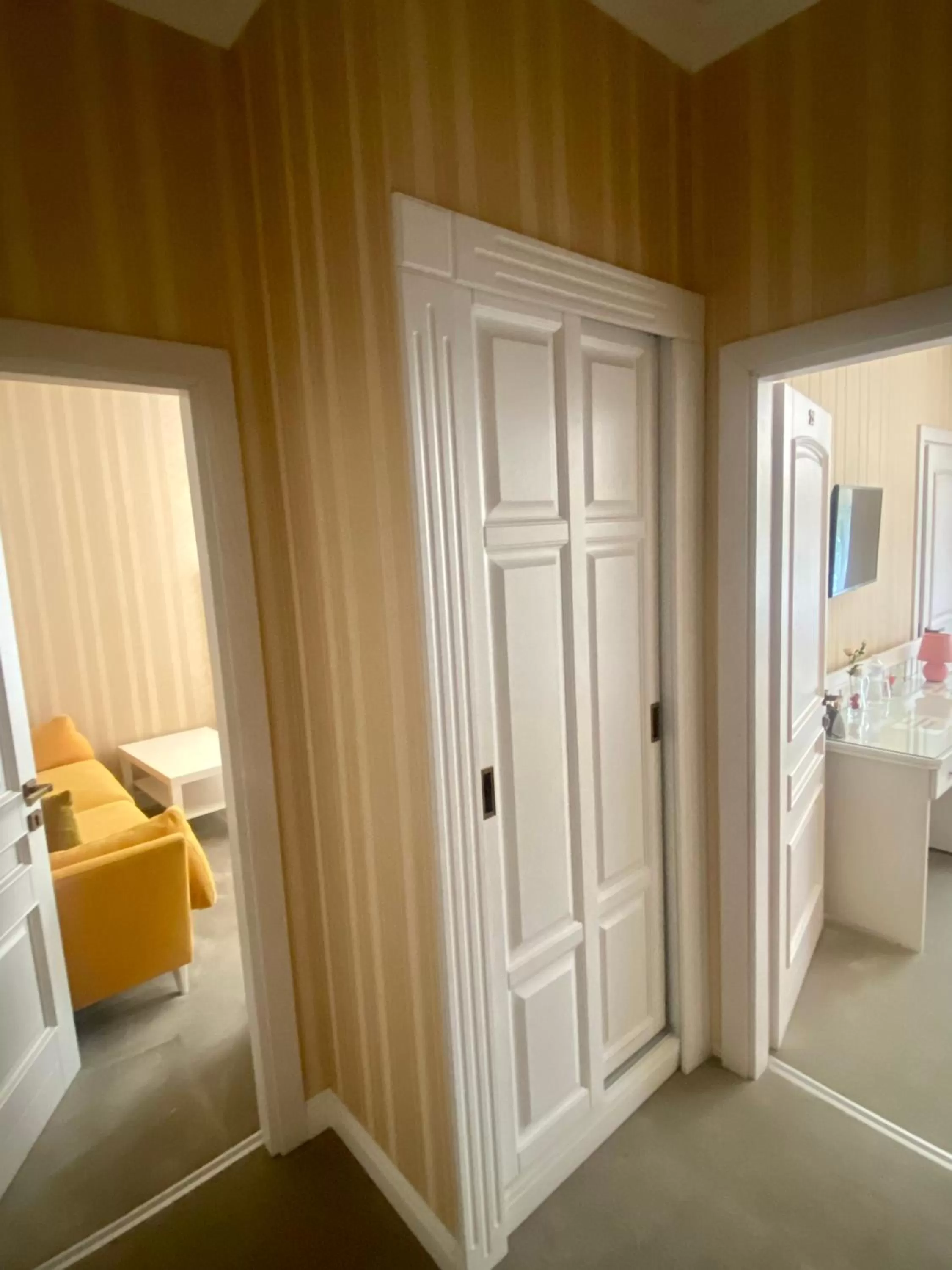 Photo of the whole room, TV/Entertainment Center in Boutique Hotel Deluxe