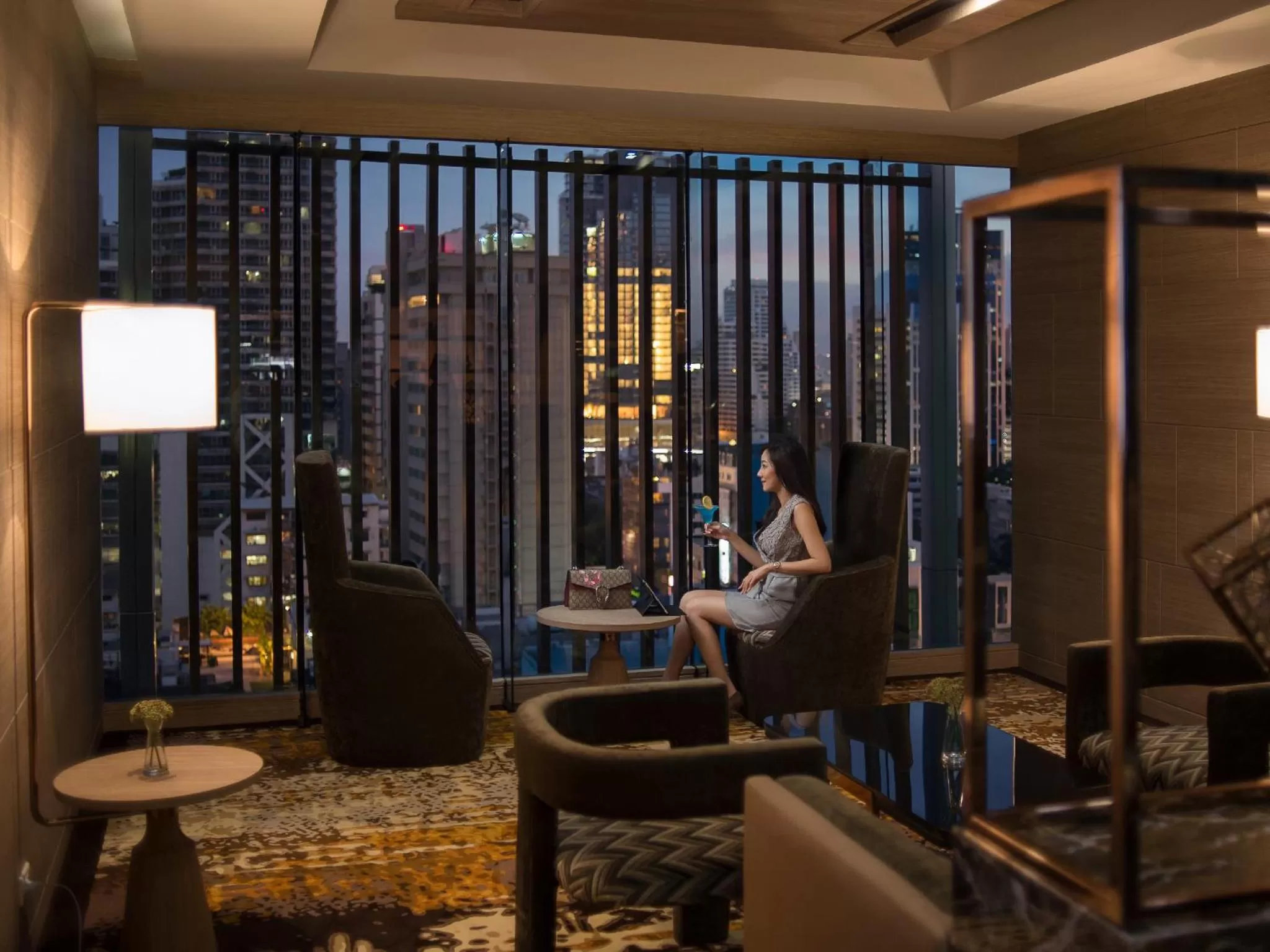 Lounge or bar in Solitaire Bangkok Sukhumvit 11