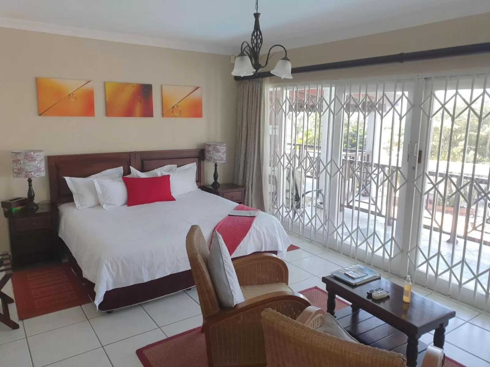 Bed in Ingwe Manor B&B