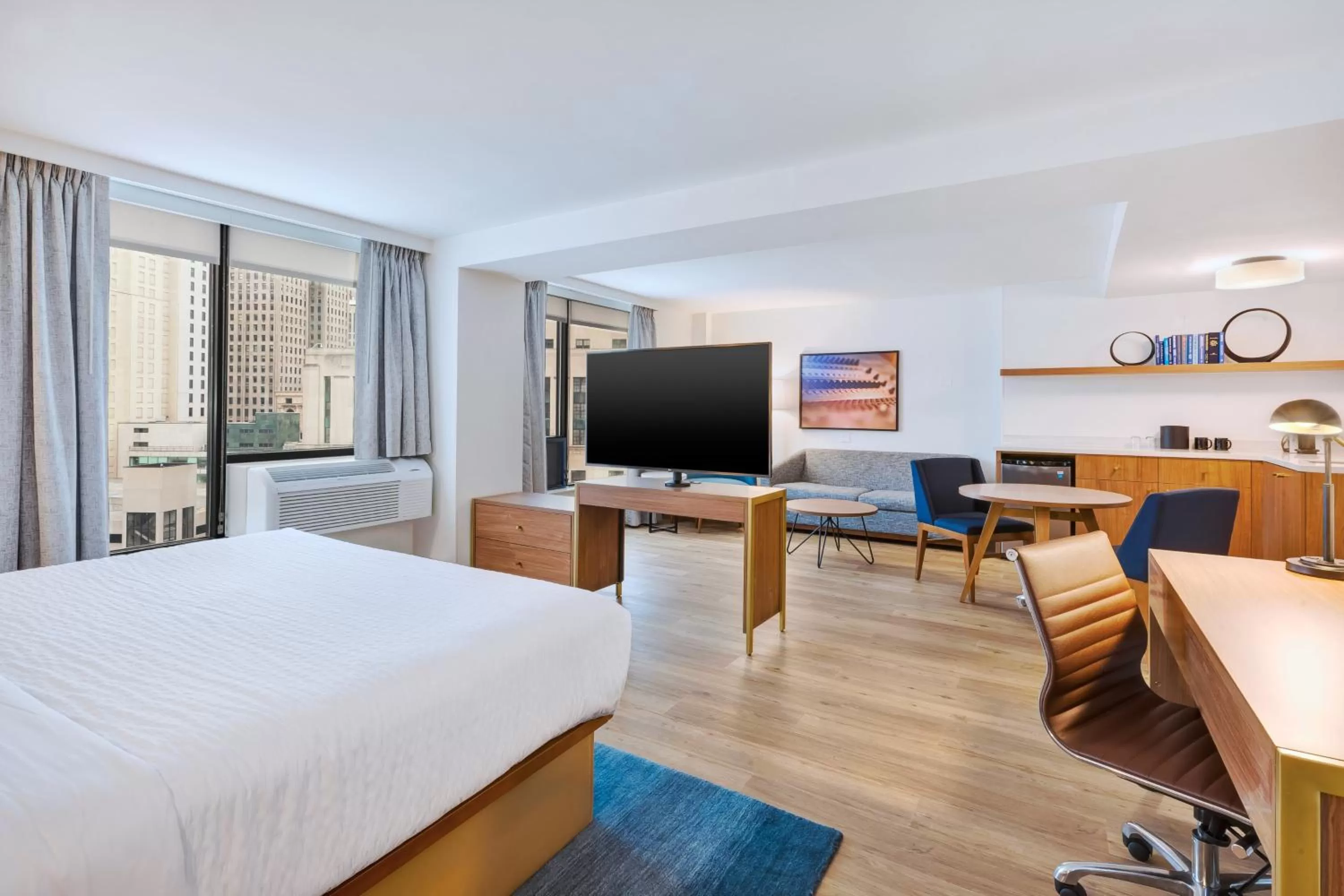 Photo of the whole room, Bed in Hotel Indigo Detroit Downtown by IHG