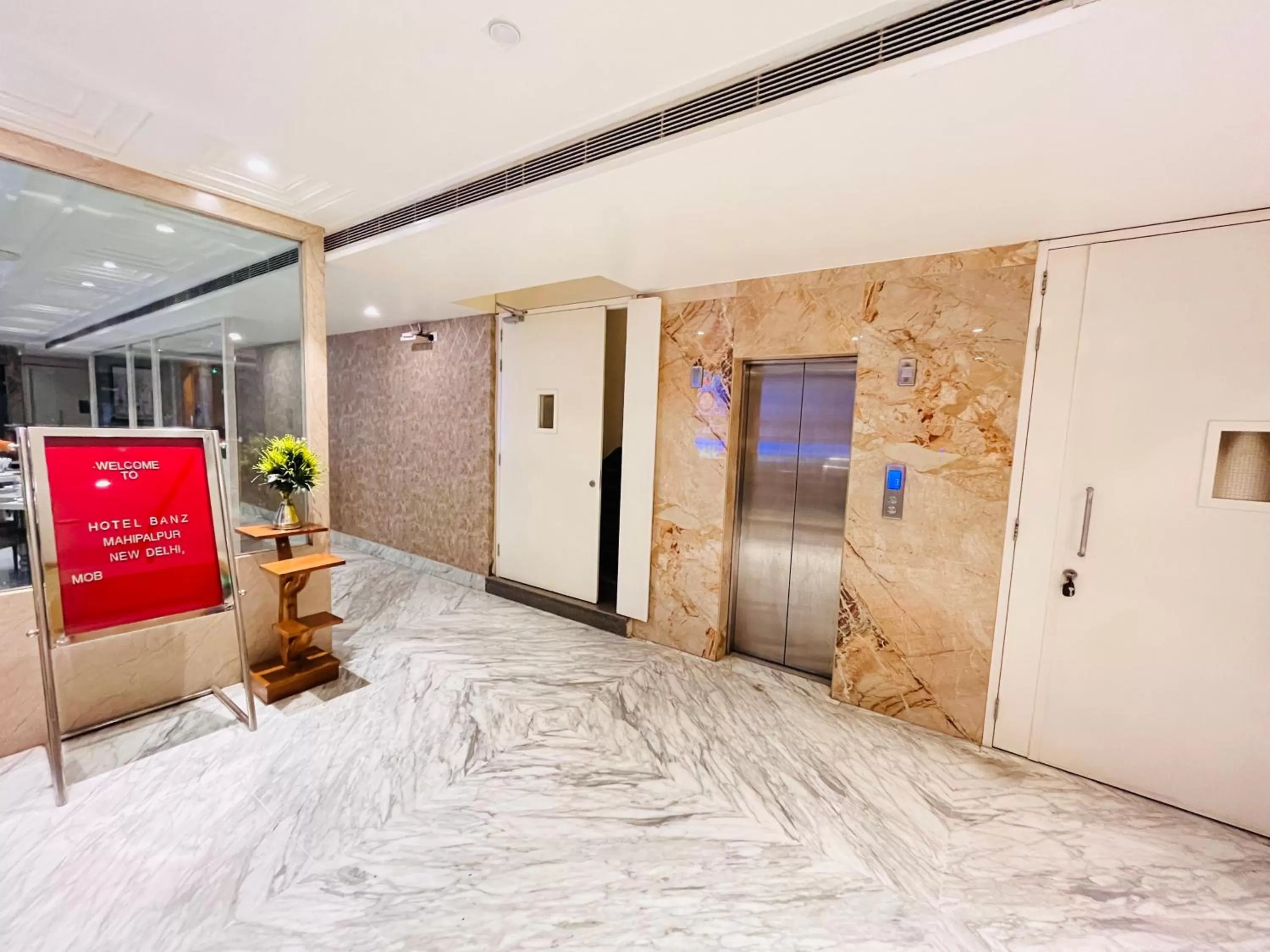 elevator in Hotel Banz near Delhi Airport