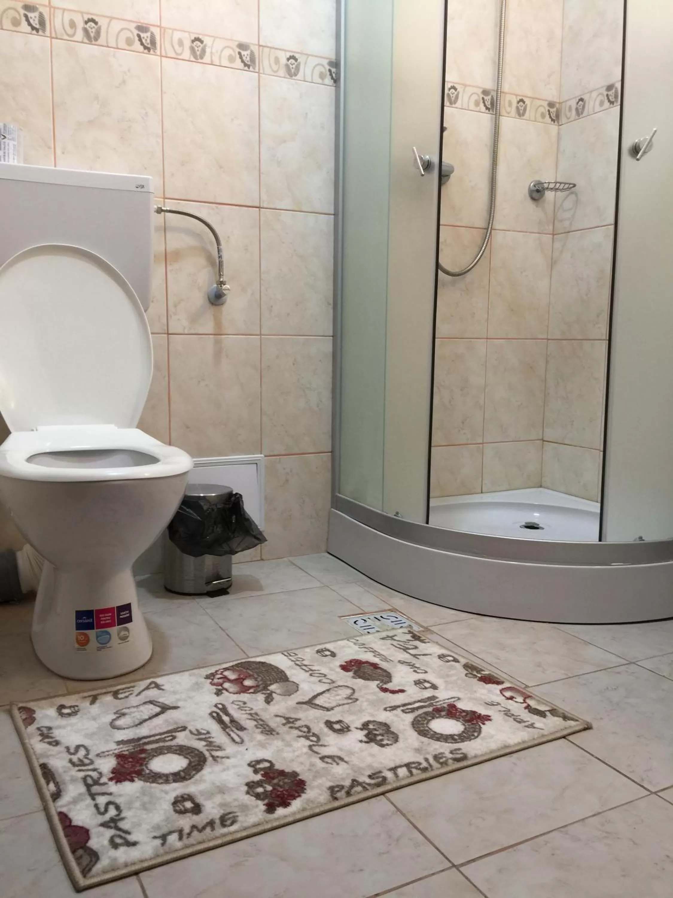 Bathroom in Hotel Rares