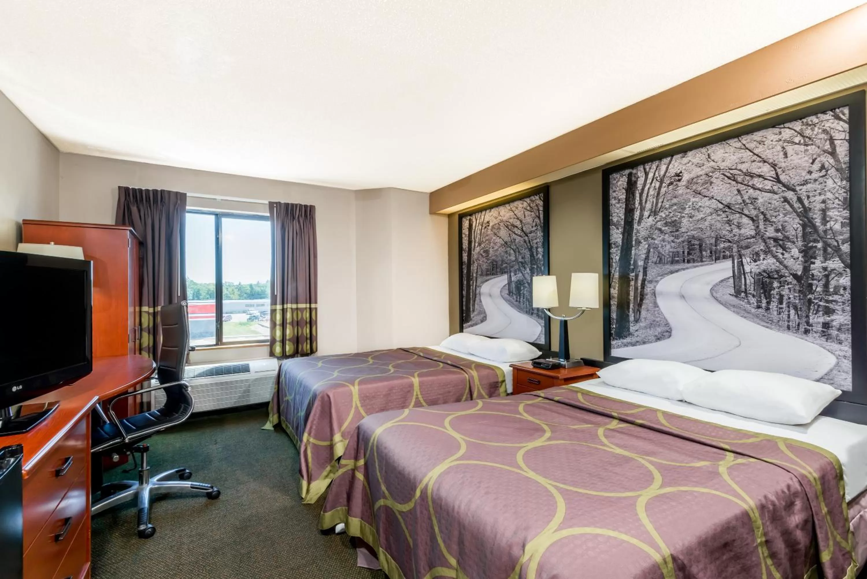 Photo of the whole room, Bed in Super 8 by Wyndham Jasper