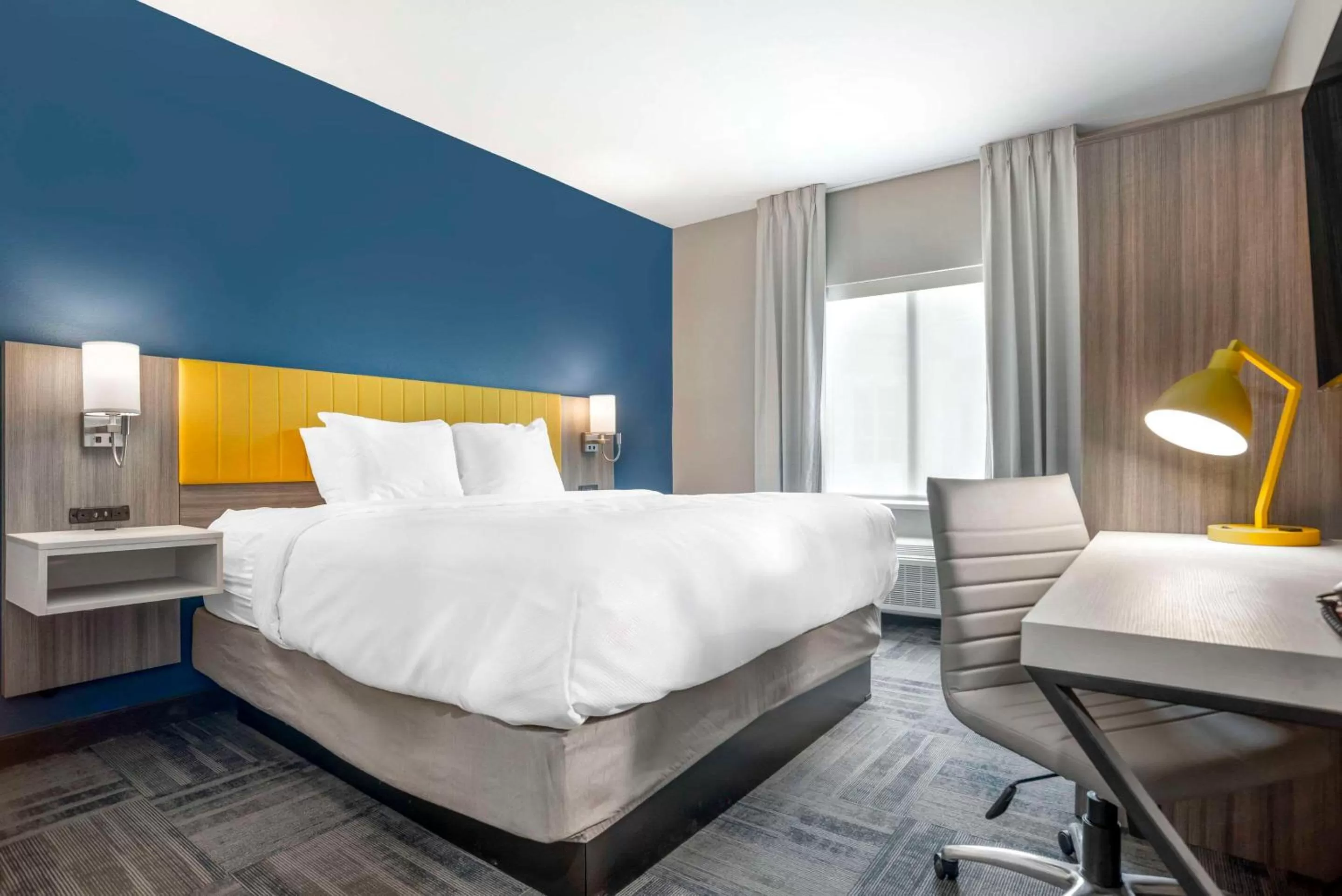 Bedroom, Bed in Comfort Inn & Suites Destin near Henderson Beach