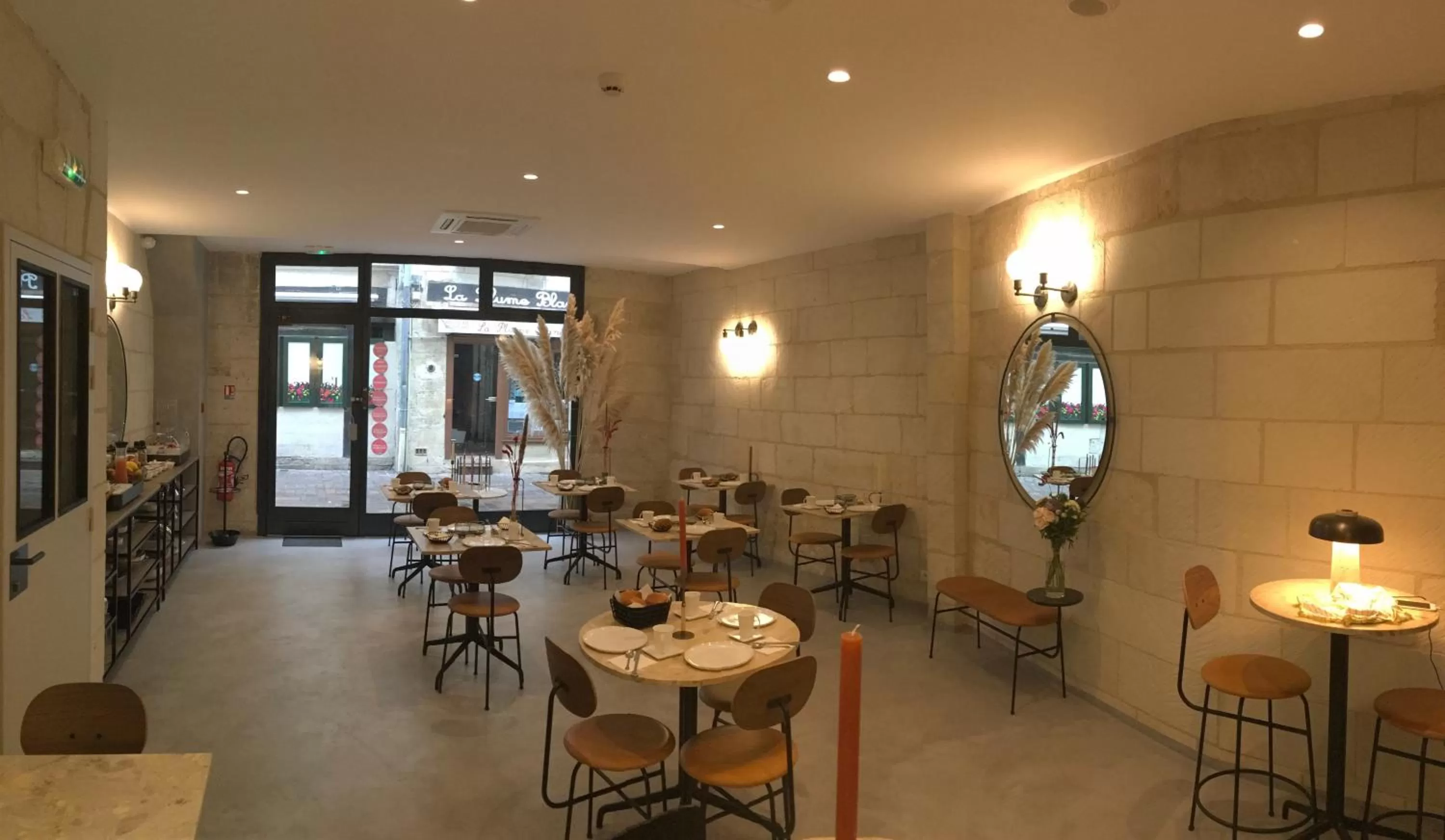 Lounge or bar in Hôtel L'Adresse